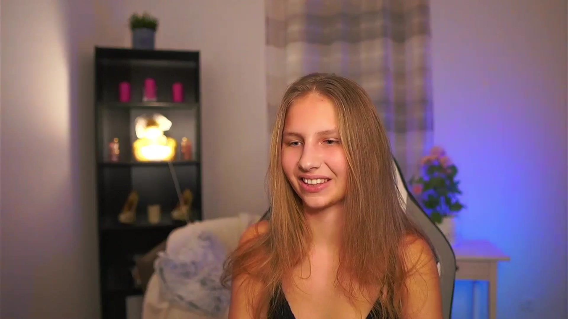 Gallery image thumbnail from Emmie_murray's myfreecams stream on, 01/09/2026, 21:55 image 8 of 20