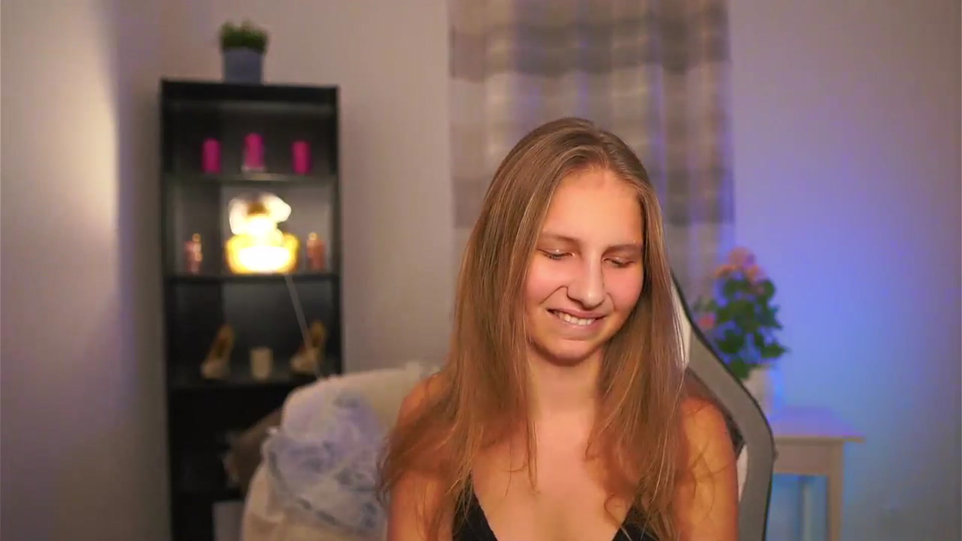 Gallery image thumbnail from Emmie_murray's myfreecams stream on, 01/09/2026, 21:55 image 9 of 20