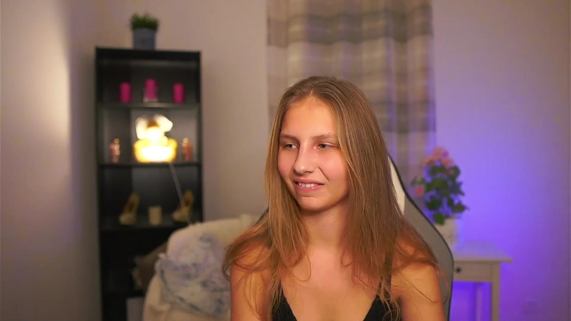 Gallery image thumbnail from Emmie_murray's myfreecams stream on, 01/09/2026, 21:55 image 3 of 20