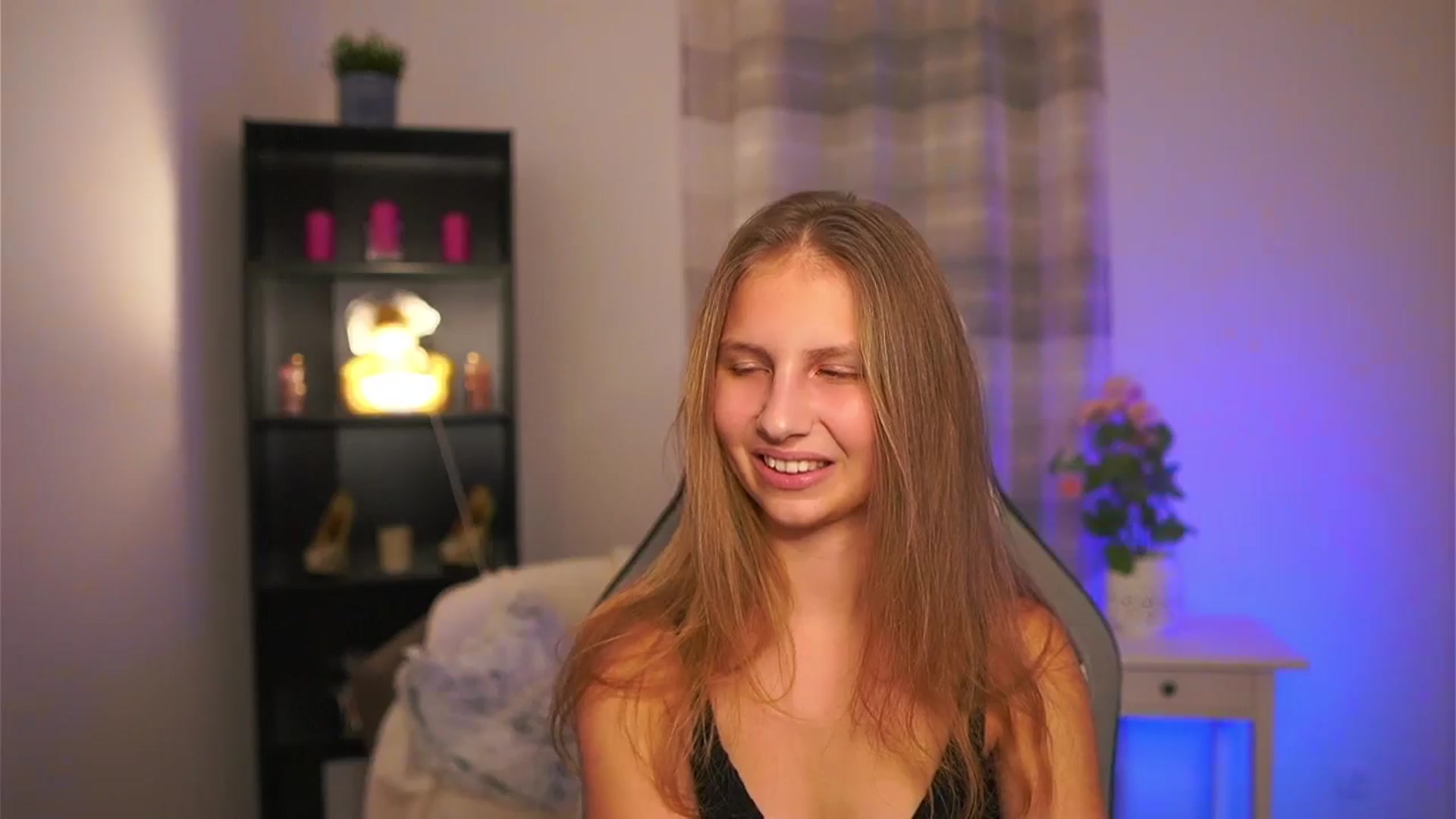 Gallery image thumbnail from Emmie_murray's myfreecams stream on, 01/09/2026, 21:55 image 7 of 20