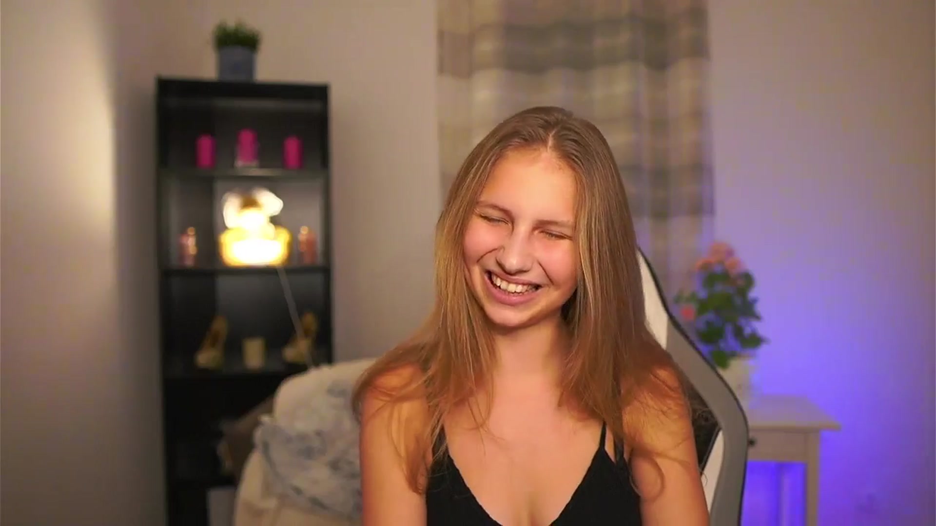 Gallery image thumbnail from Emmie_murray's myfreecams stream on, 01/09/2026, 21:55 image 2 of 20