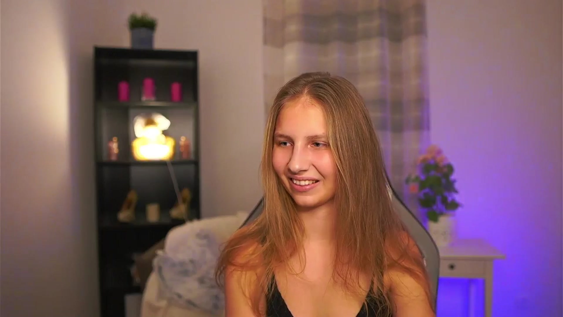 Gallery image thumbnail from Emmie_murray's myfreecams stream on, 01/09/2026, 21:55 image 5 of 20