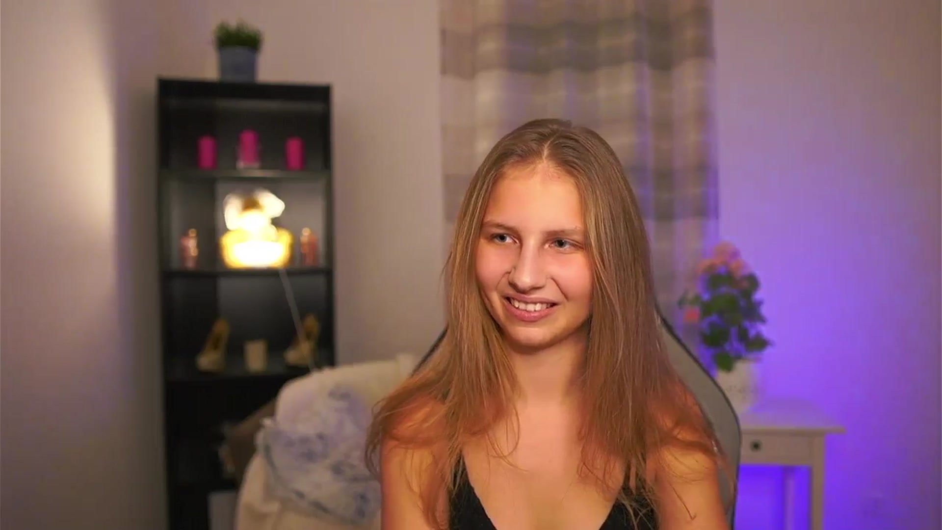 Gallery image thumbnail from Emmie_murray's myfreecams stream on, 01/09/2026, 21:55 image 4 of 20