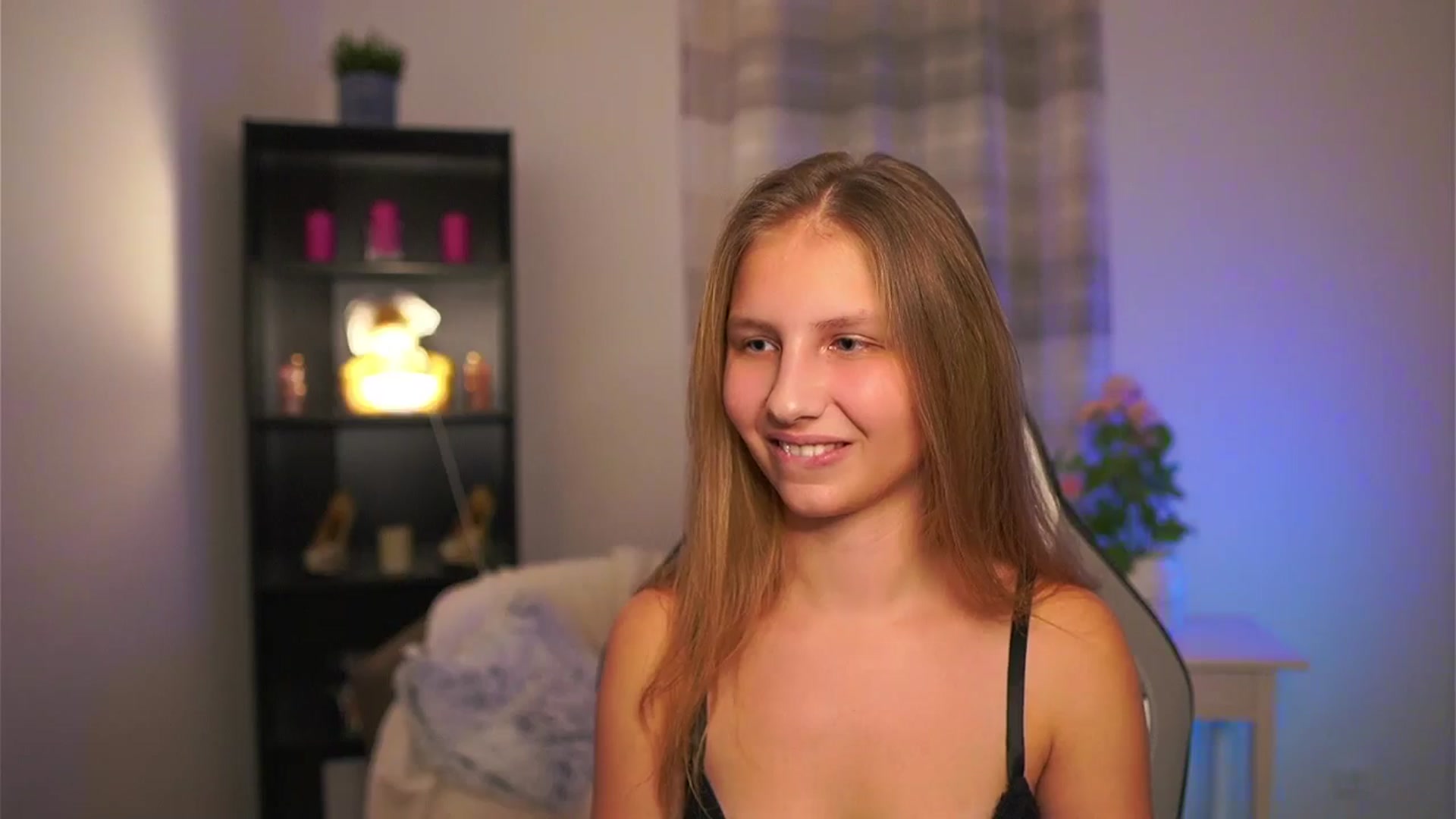 Gallery image thumbnail from Emmie_murray's myfreecams stream on, 01/09/2026, 22:38 image 17 of 20