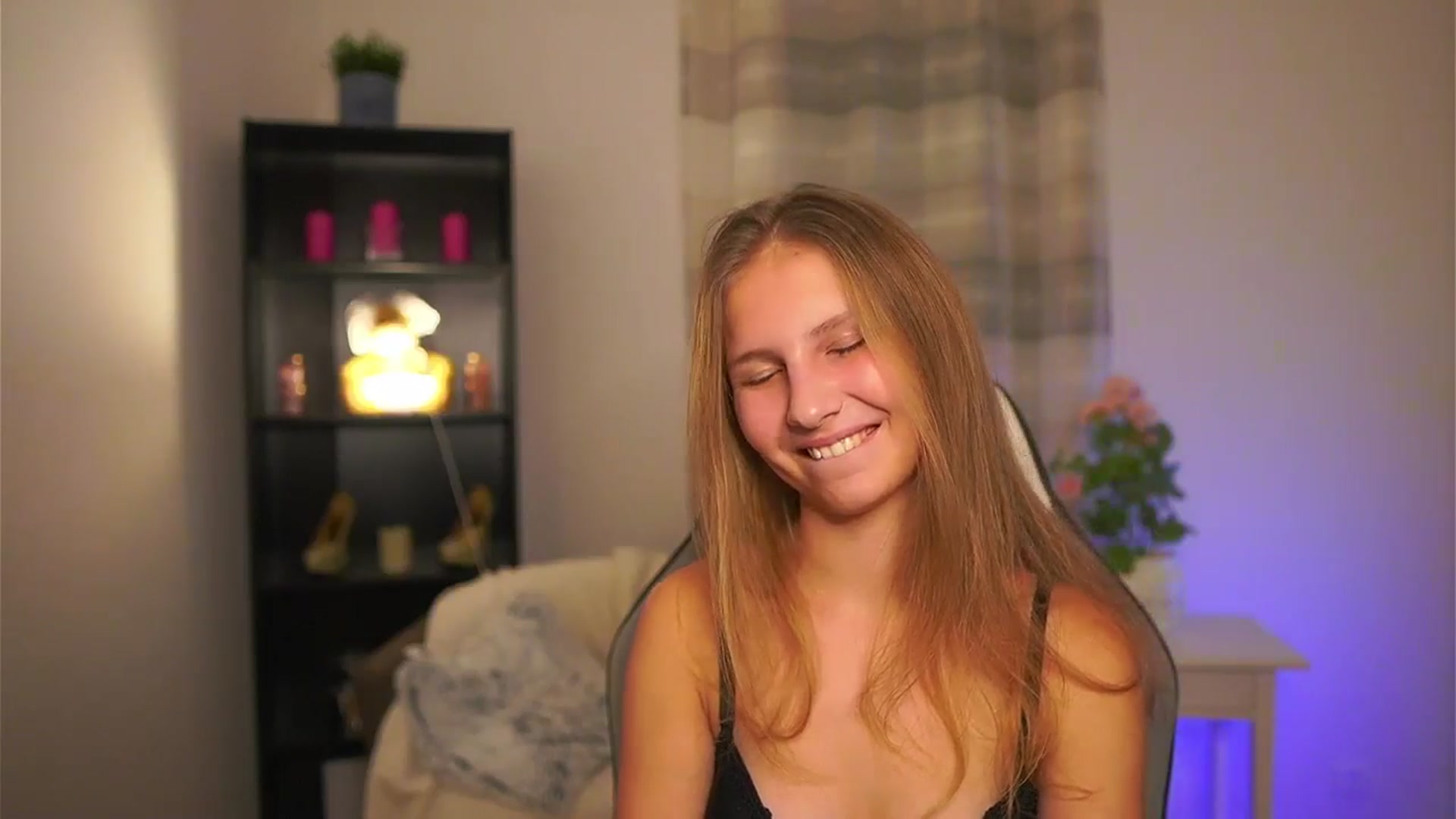 Gallery image thumbnail from Emmie_murray's myfreecams stream on, 01/09/2026, 22:38 image 10 of 20