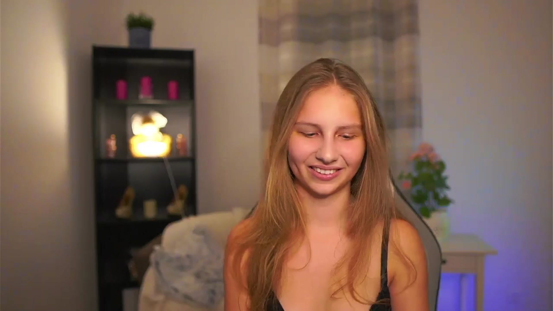 Gallery image thumbnail from Emmie_murray's myfreecams stream on, 01/09/2026, 22:38 image 2 of 20
