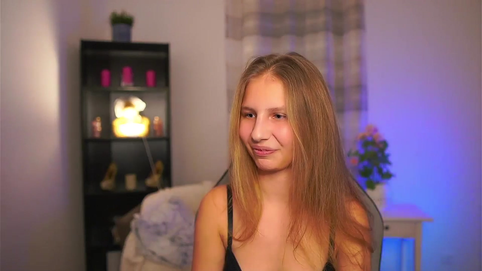 Gallery image thumbnail from Emmie_murray's myfreecams stream on, 01/09/2026, 22:38 image 9 of 20