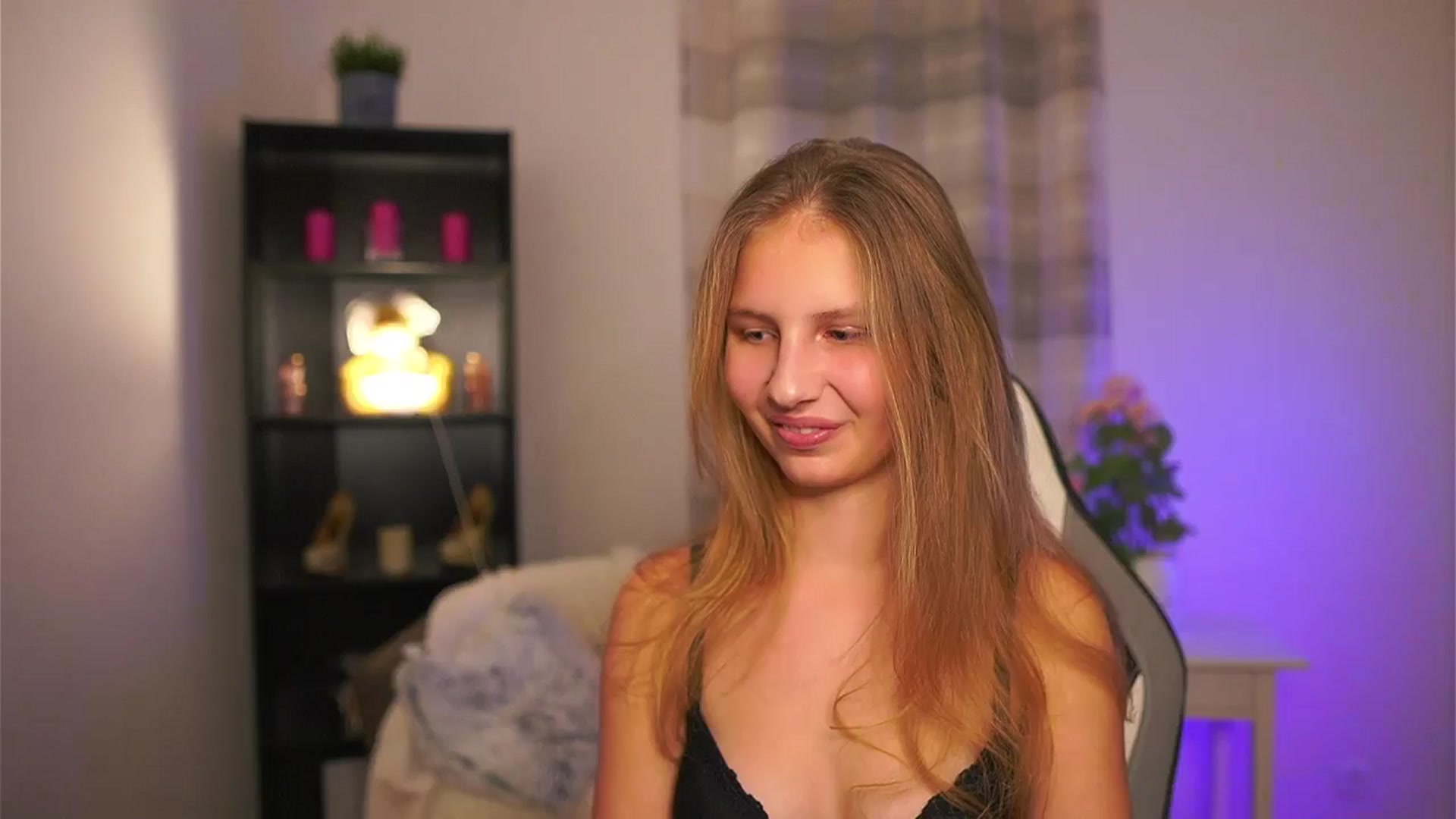 Gallery image thumbnail from Emmie_murray's myfreecams stream on, 01/09/2026, 23:43 image 19 of 20