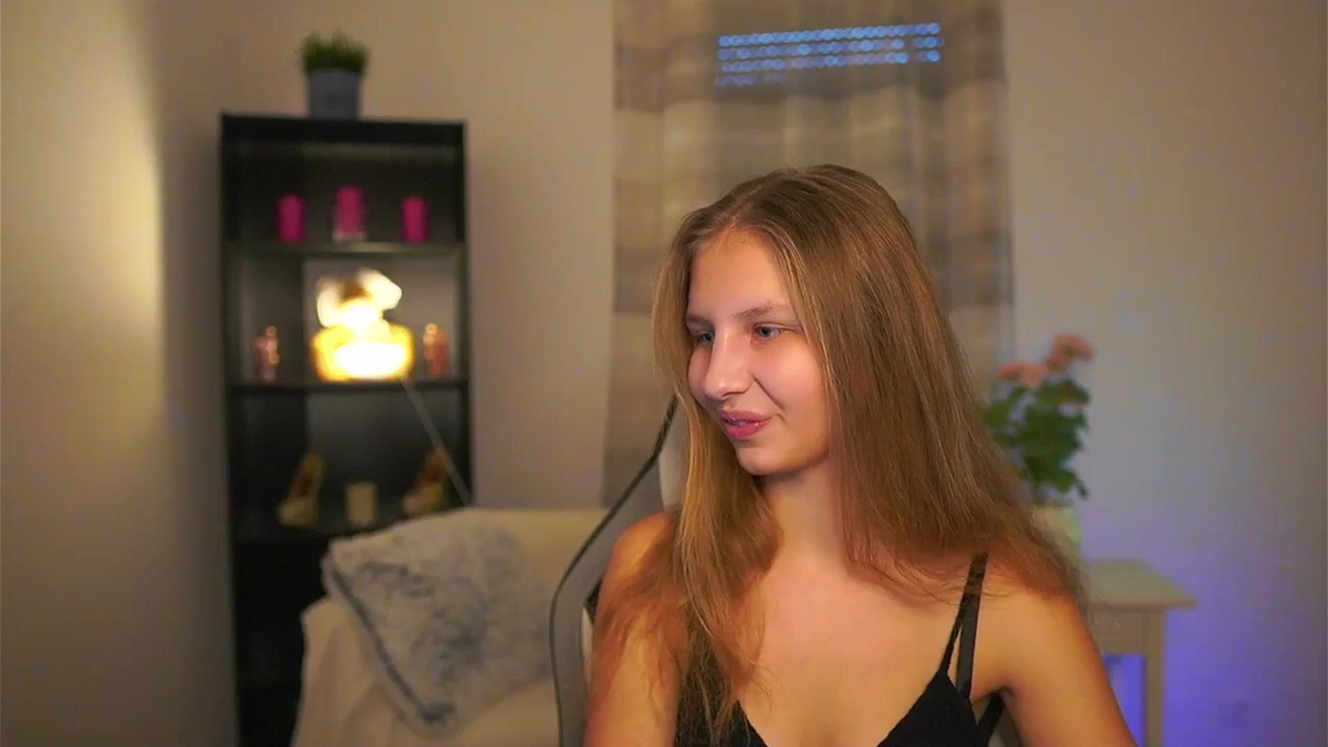 Gallery image thumbnail from Emmie_murray's myfreecams stream on, 01/10/2026, 17:12 image 4 of 20