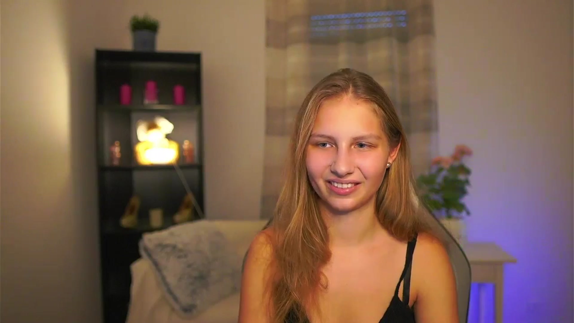 Gallery image thumbnail from Emmie_murray's myfreecams stream on, 01/10/2026, 17:12 image 6 of 20