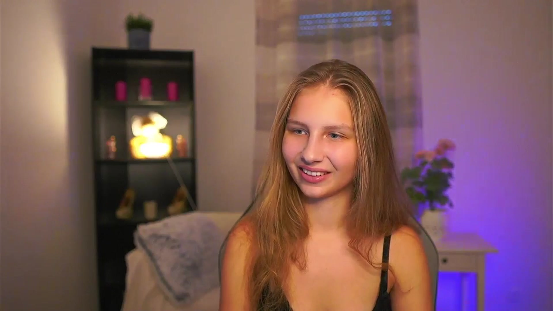 Gallery image thumbnail from Emmie_murray's myfreecams stream on, 01/10/2026, 17:12 image 5 of 20