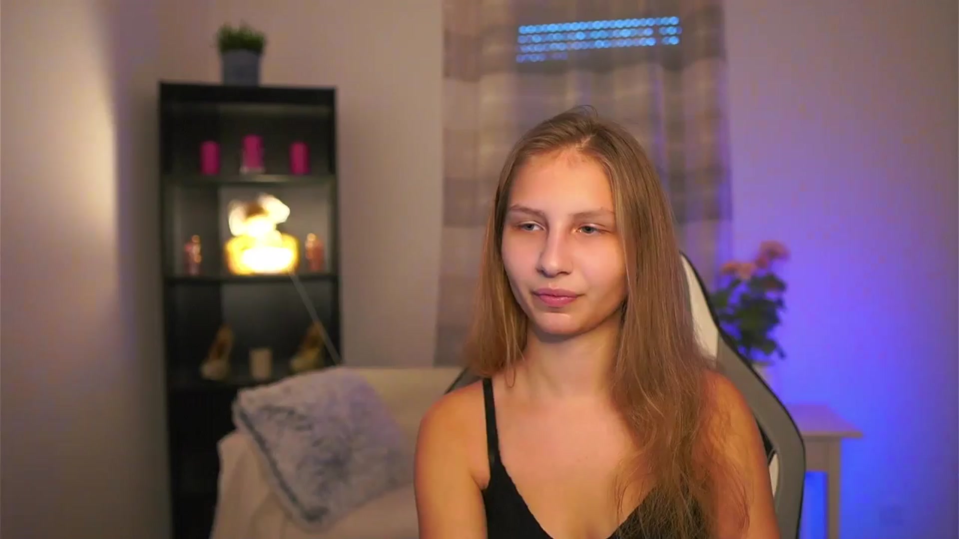 Gallery image thumbnail from Emmie_murray's myfreecams stream on, 01/10/2026, 17:12 image 1 of 20
