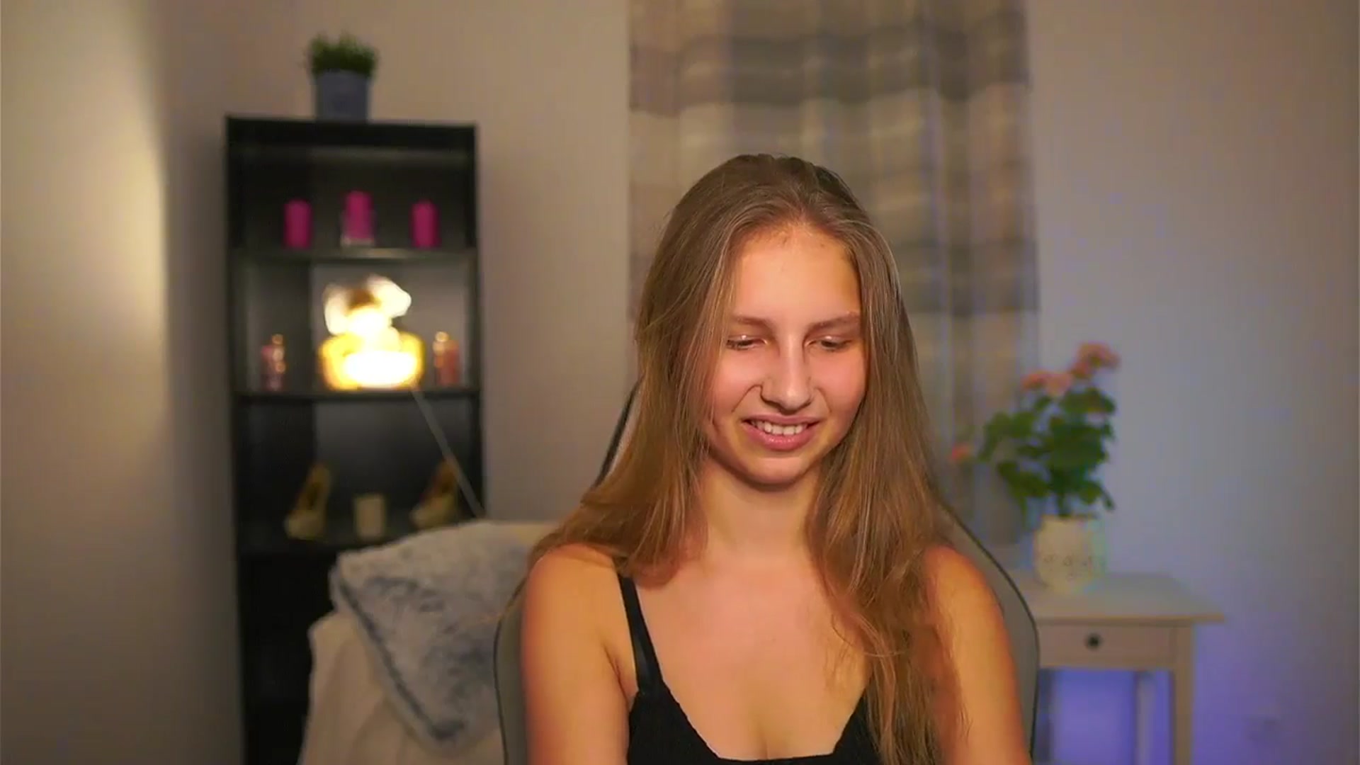 Gallery image thumbnail from Emmie_murray's myfreecams stream on, 01/10/2026, 17:12 image 12 of 20