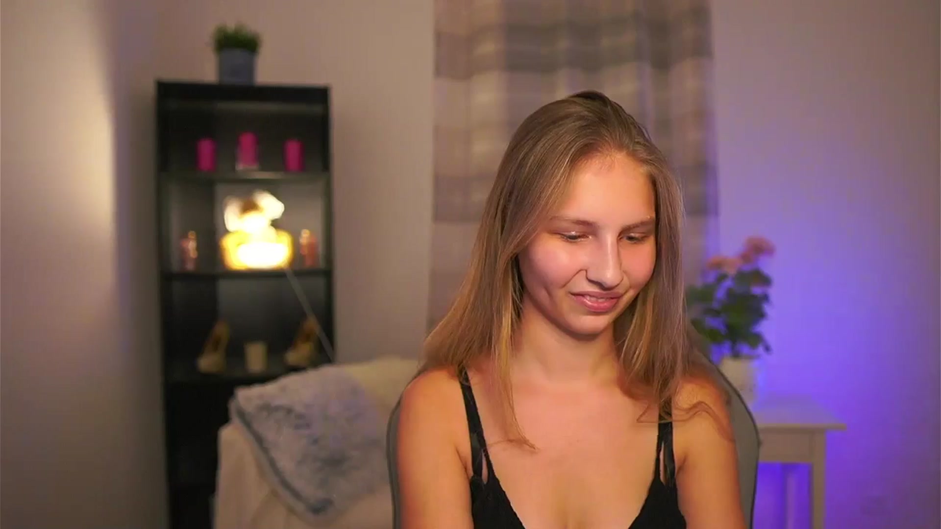 Gallery image thumbnail from Emmie_murray's myfreecams stream on, 01/10/2026, 18:42 image 7 of 20