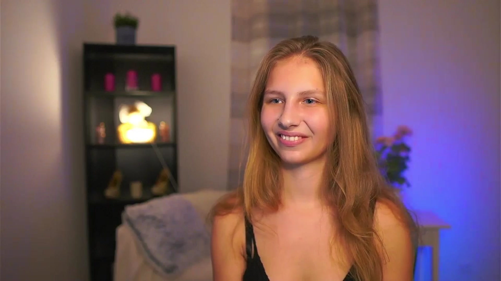 Gallery image thumbnail from Emmie_murray's myfreecams stream on, 01/10/2026, 18:42 image 11 of 20