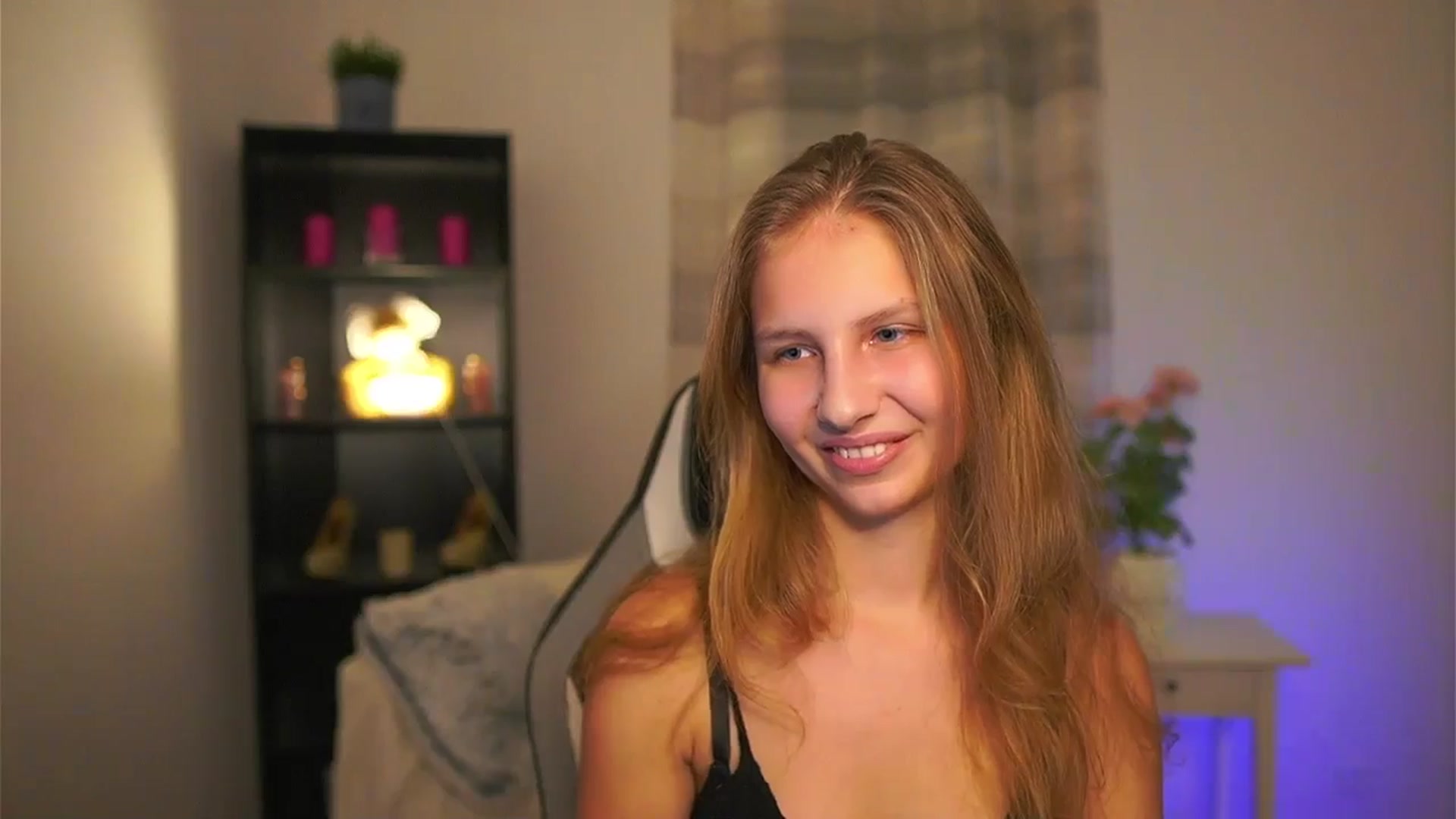 Gallery image thumbnail from Emmie_murray's myfreecams stream on, 01/10/2026, 18:42 image 15 of 20