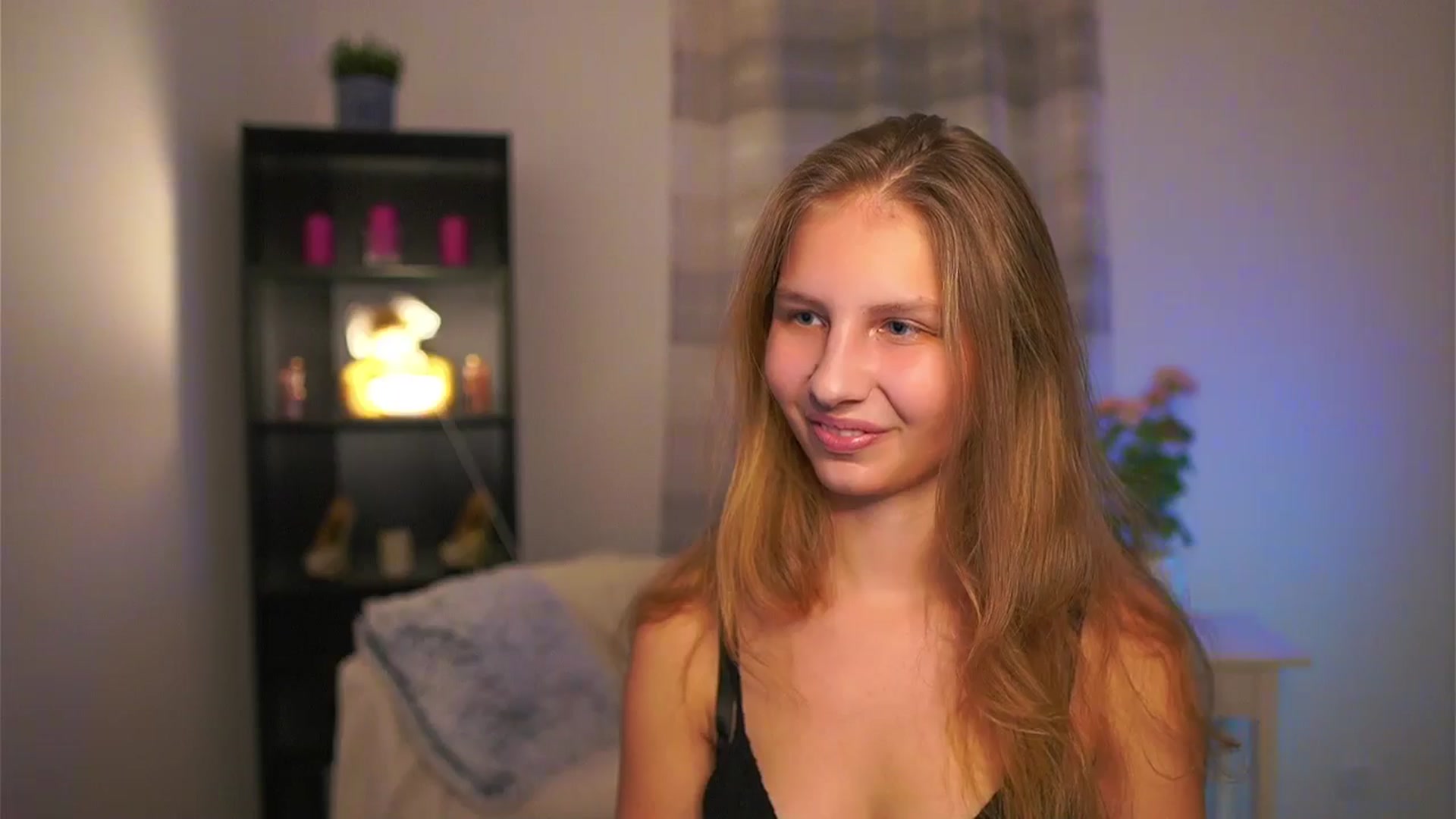 Gallery image thumbnail from Emmie_murray's myfreecams stream on, 01/10/2026, 18:42 image 13 of 20