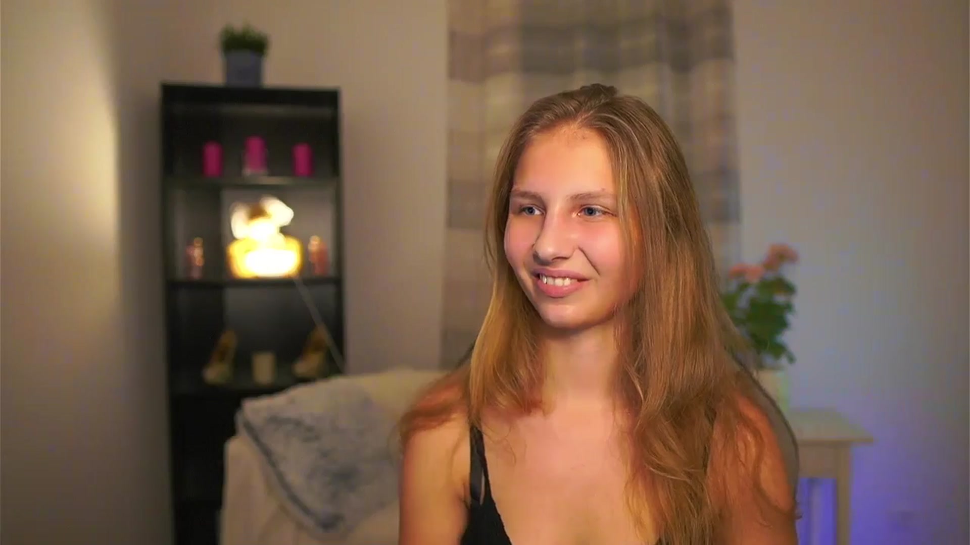 Gallery image thumbnail from Emmie_murray's myfreecams stream on, 01/10/2026, 18:42 image 14 of 20