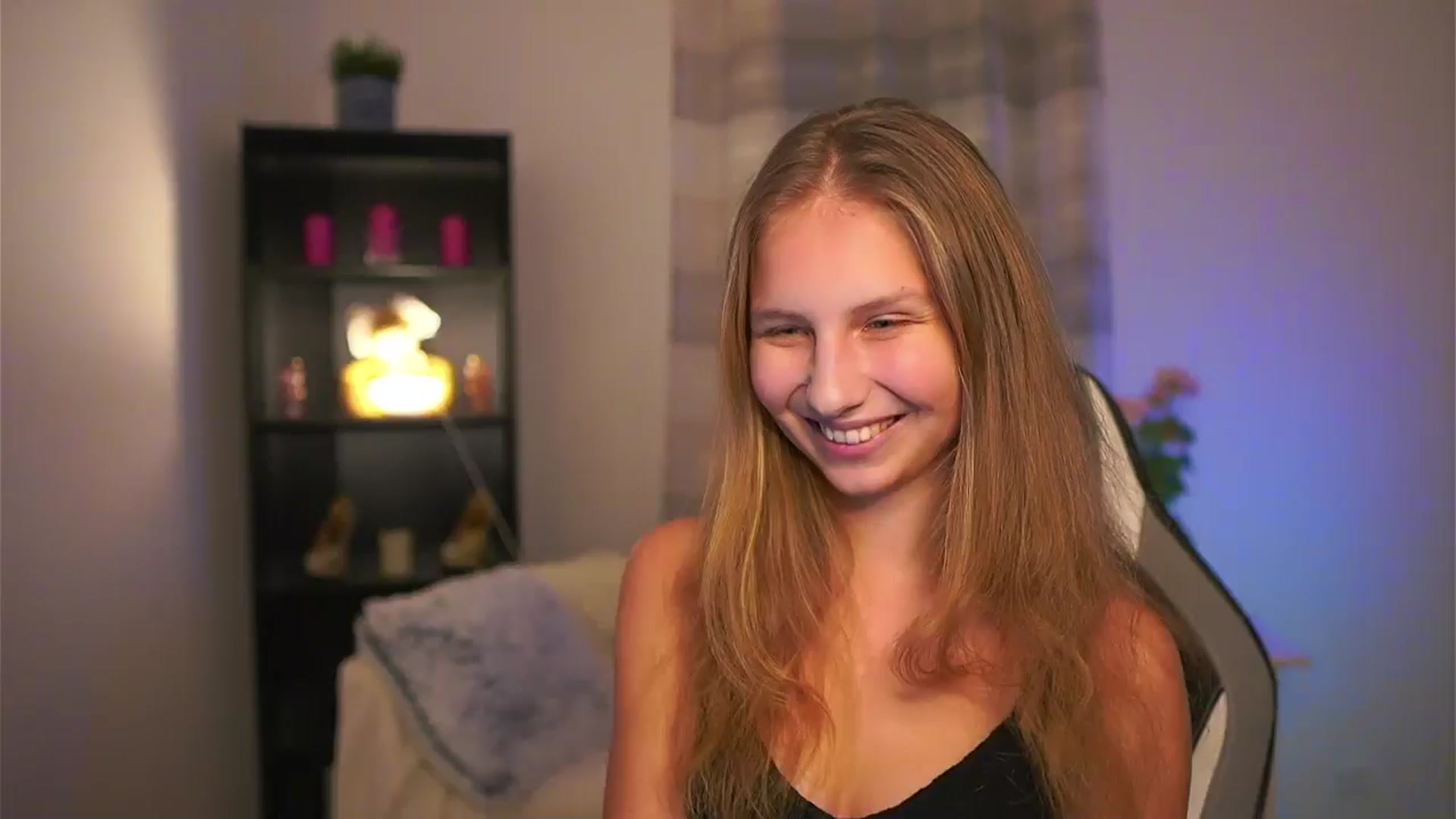 Gallery image thumbnail from Emmie_murray's myfreecams stream on, 01/10/2026, 19:46 image 1 of 20