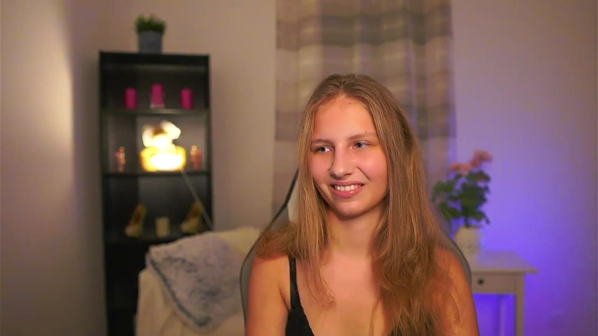 Gallery image thumbnail from Emmie_murray's myfreecams stream on, 01/10/2026, 19:46 image 8 of 20