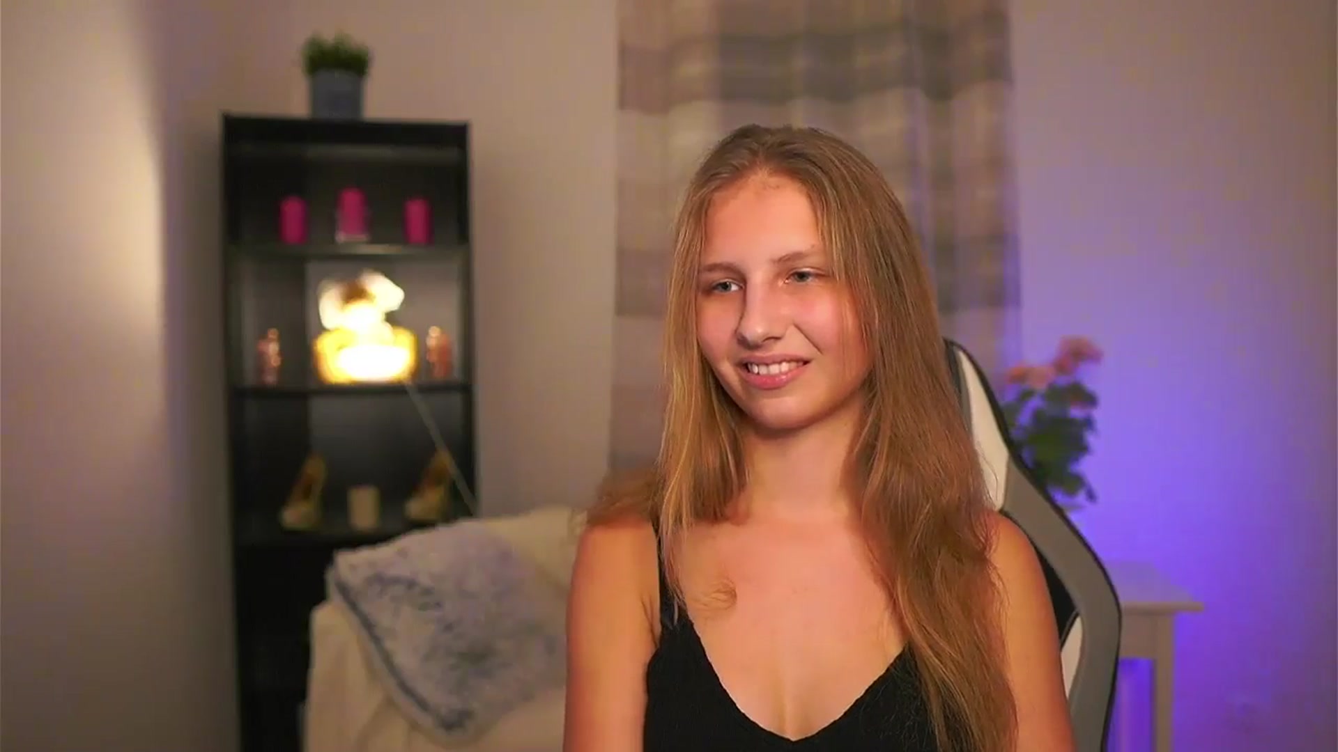 Gallery image thumbnail from Emmie_murray's myfreecams stream on, 01/10/2026, 19:46 image 6 of 20