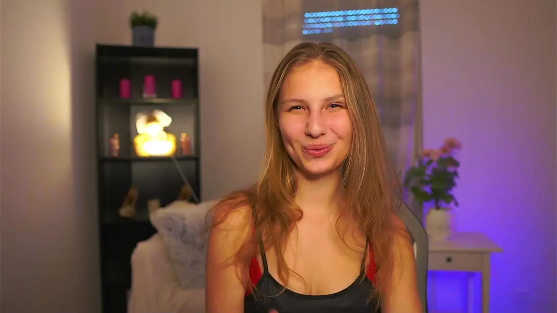 Gallery image thumbnail from Emmie_murray's myfreecams stream on, 01/11/2026, 14:09 image 13 of 20