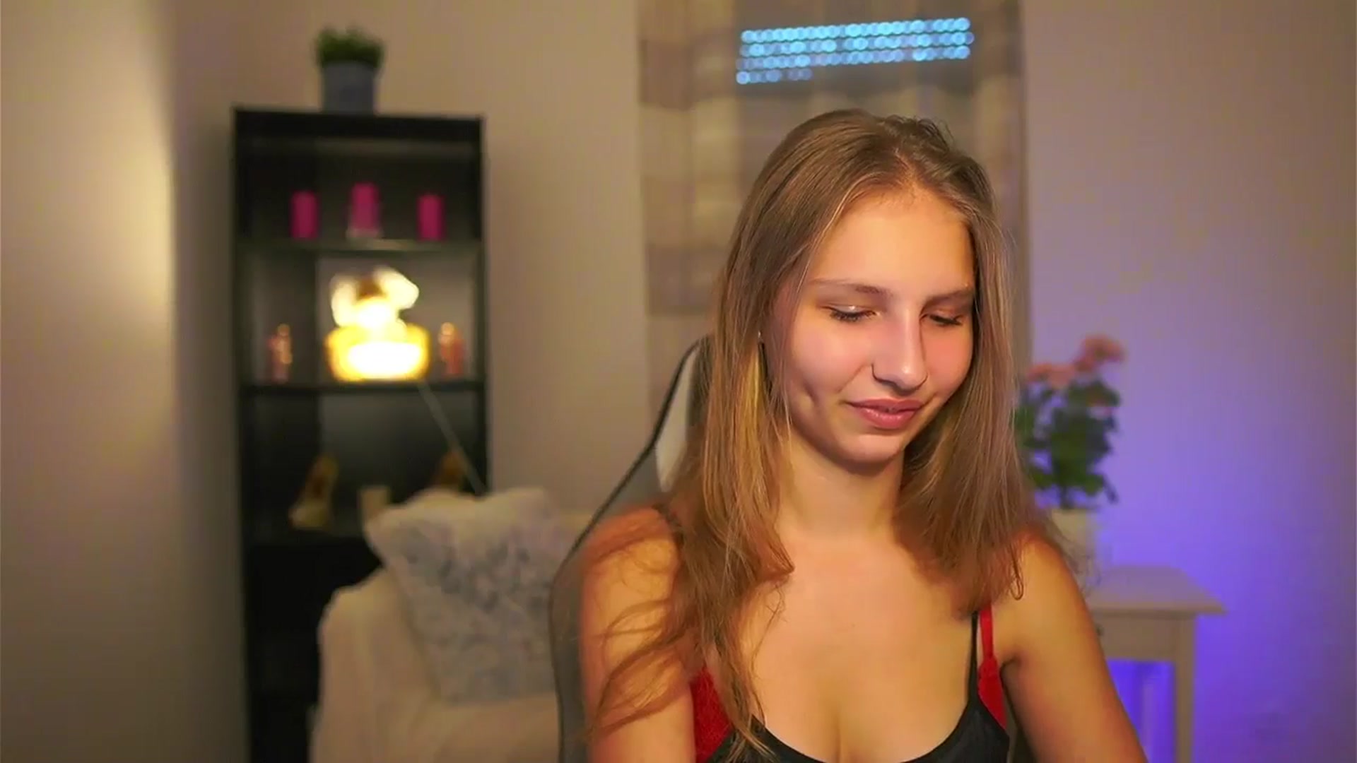 Gallery image thumbnail from Emmie_murray's myfreecams stream on, 01/11/2026, 14:09 image 4 of 20