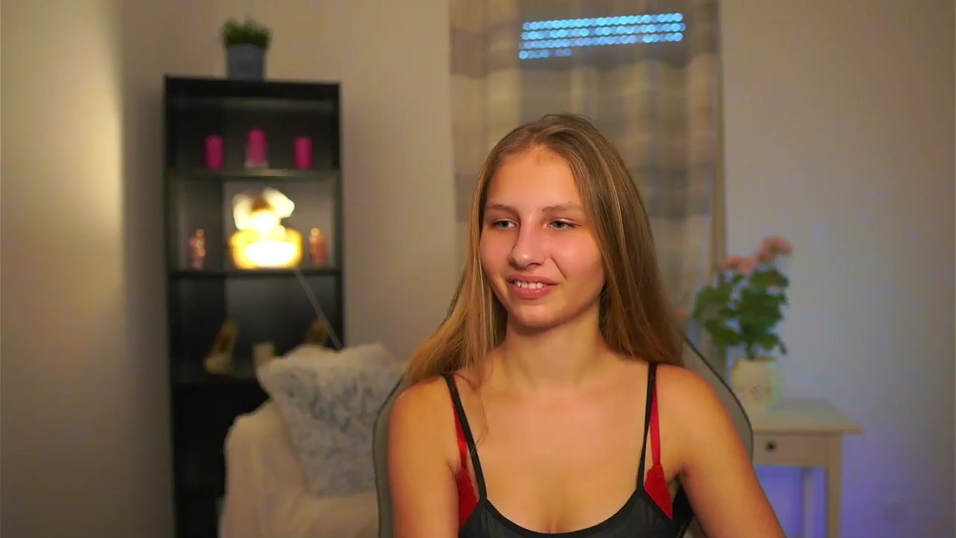 Gallery image thumbnail from Emmie_murray's myfreecams stream on, 01/11/2026, 14:09 image 5 of 20