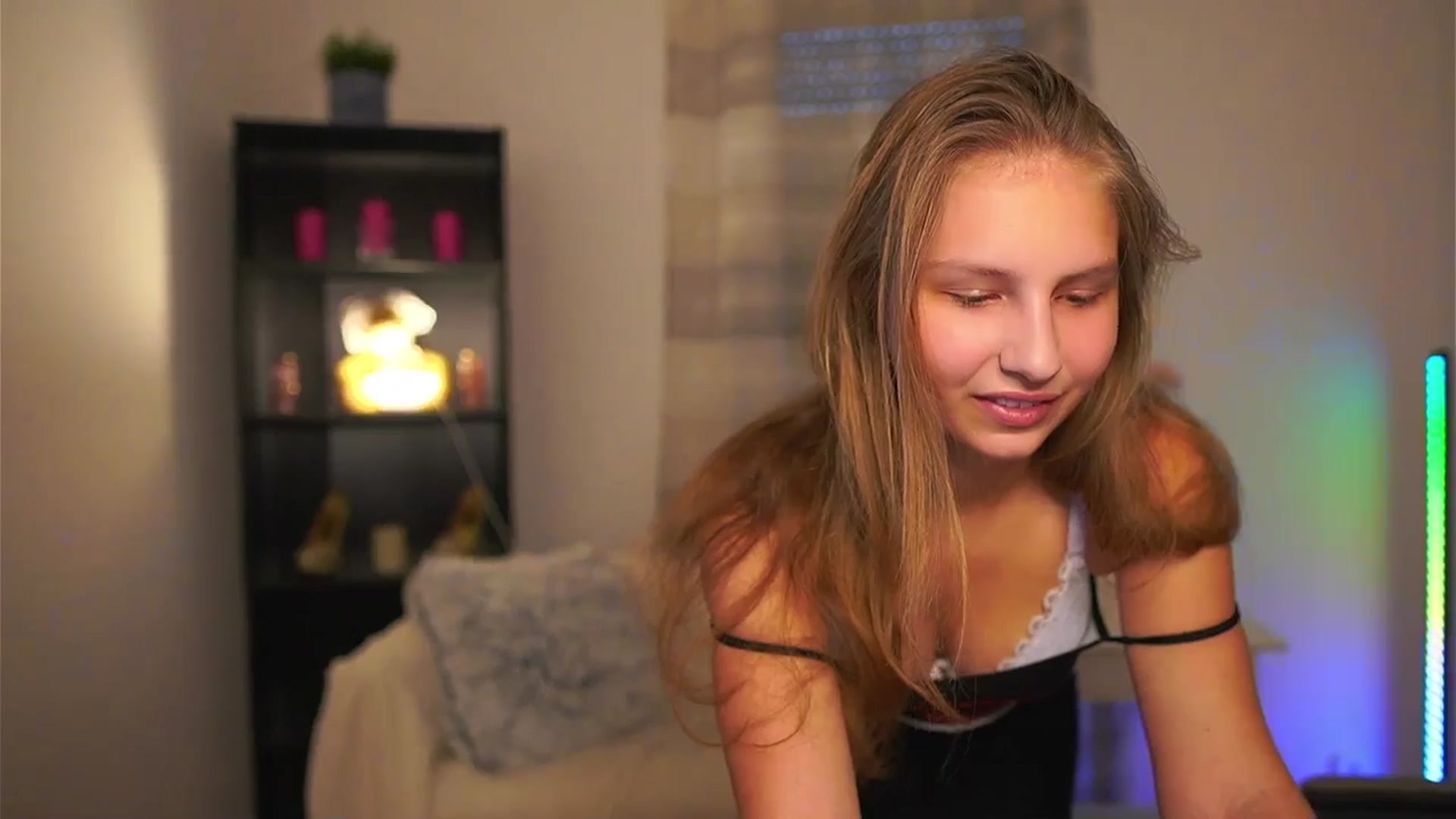 Gallery image thumbnail from Emmie_murray's myfreecams stream on, 01/14/2026, 15:12 image 13 of 20