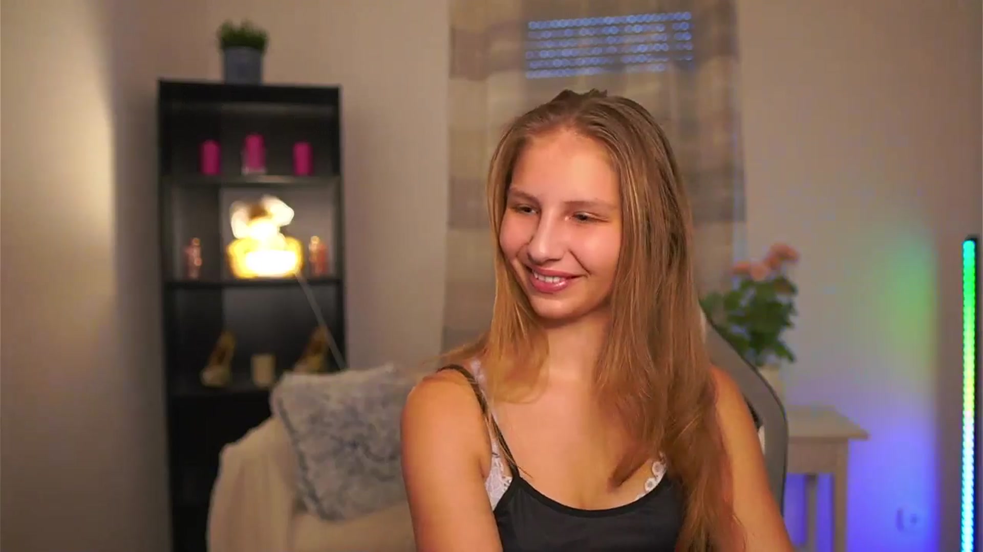 Gallery image thumbnail from Emmie_murray's myfreecams stream on, 01/14/2026, 15:12 image 4 of 20