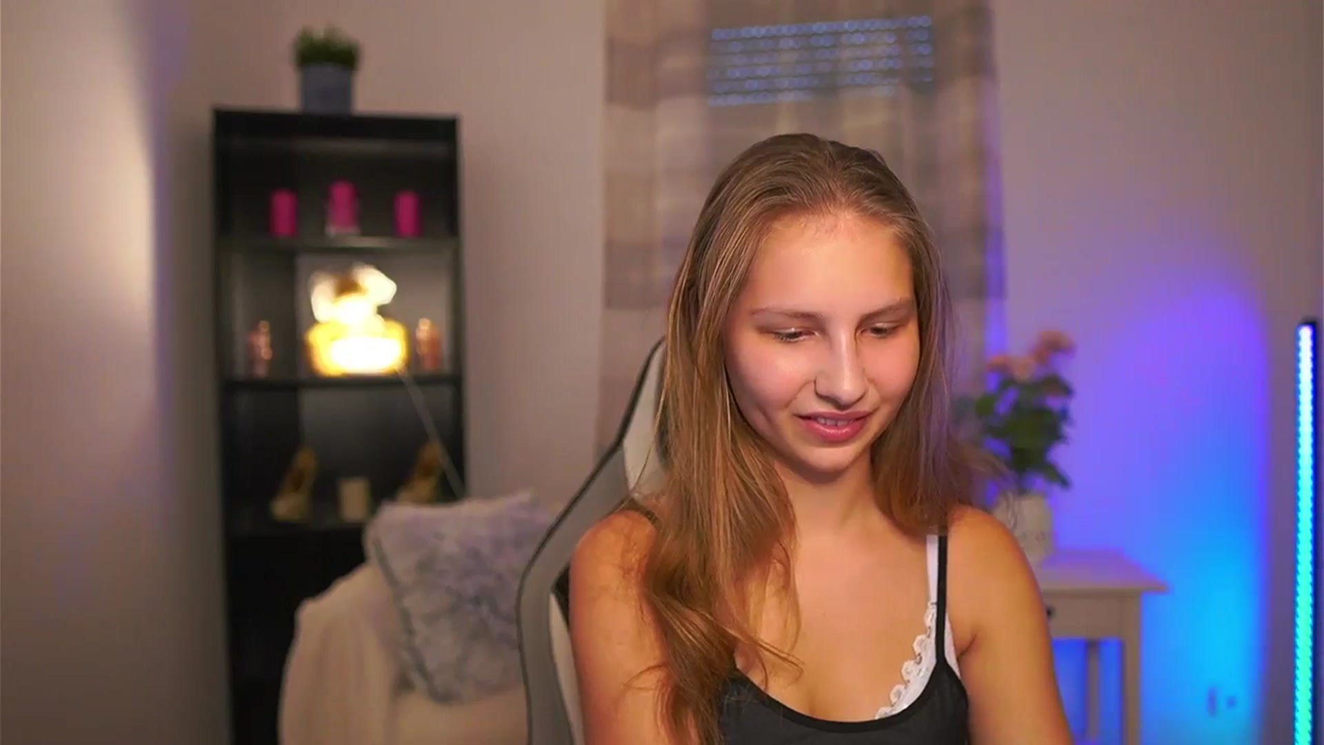 Gallery image thumbnail from Emmie_murray's myfreecams stream on, 01/14/2026, 15:12 image 10 of 20