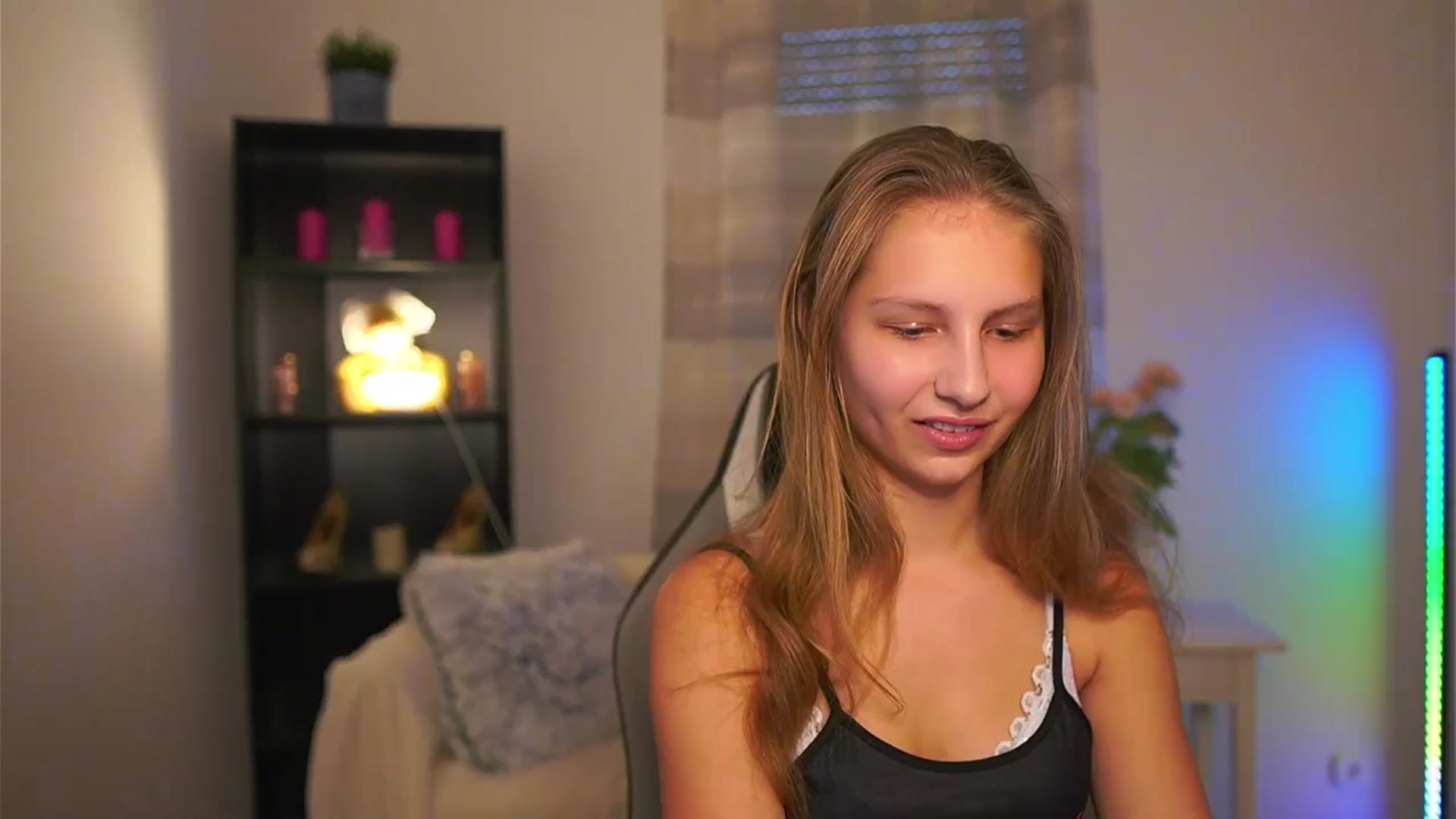 Gallery image thumbnail from Emmie_murray's myfreecams stream on, 01/14/2026, 15:12 image 9 of 20