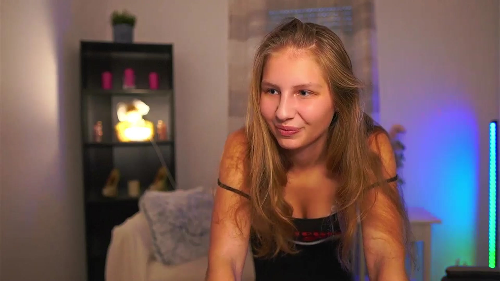 Gallery image thumbnail from Emmie_murray's myfreecams stream on, 01/14/2026, 15:12 image 14 of 20