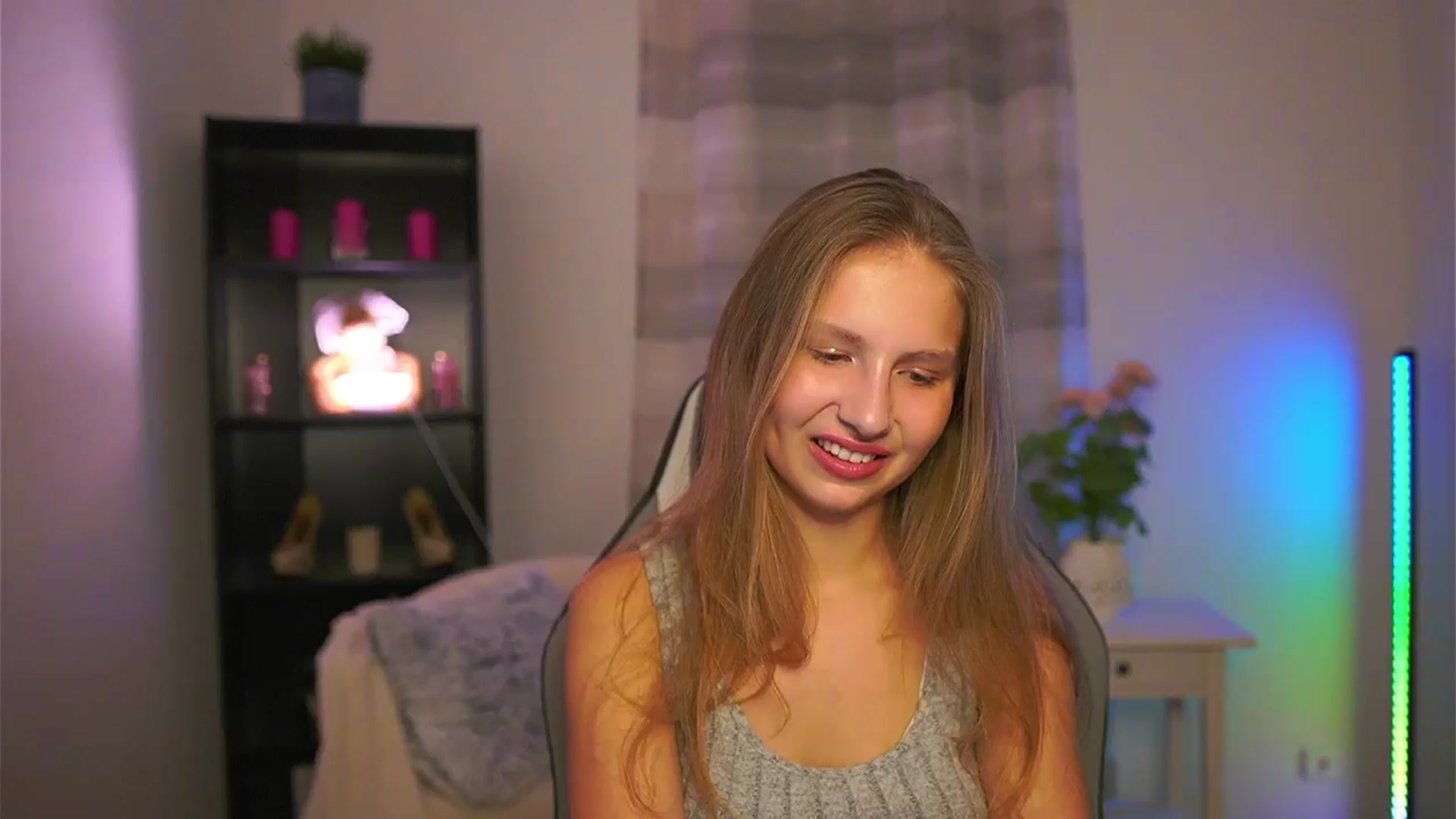 Gallery image thumbnail from Emmie_murray's myfreecams stream on, 01/16/2026, 20:42 image 6 of 20