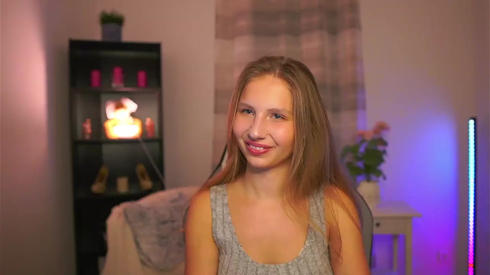 Gallery image thumbnail from Emmie_murray's myfreecams stream on, 01/16/2026, 20:42 image 3 of 20