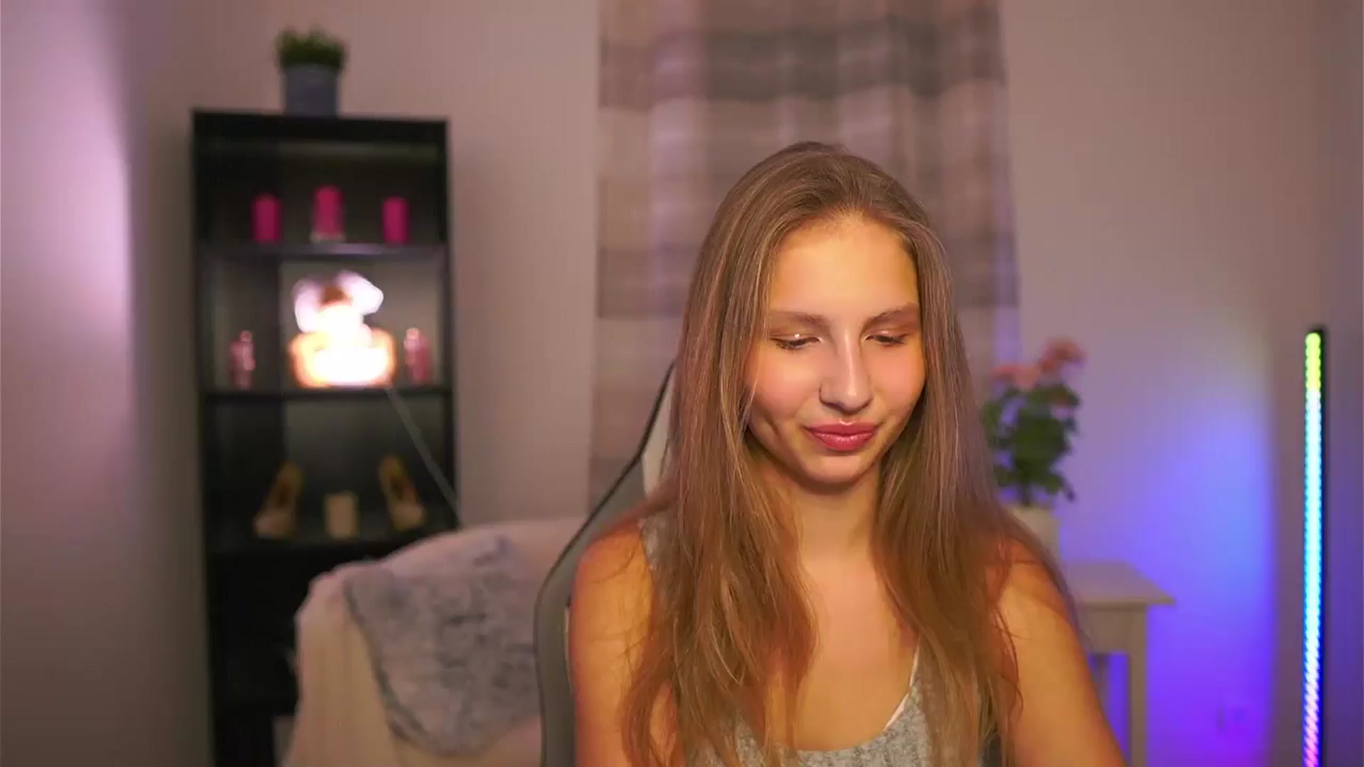 Gallery image thumbnail from Emmie_murray's myfreecams stream on, 01/16/2026, 20:42 image 4 of 20