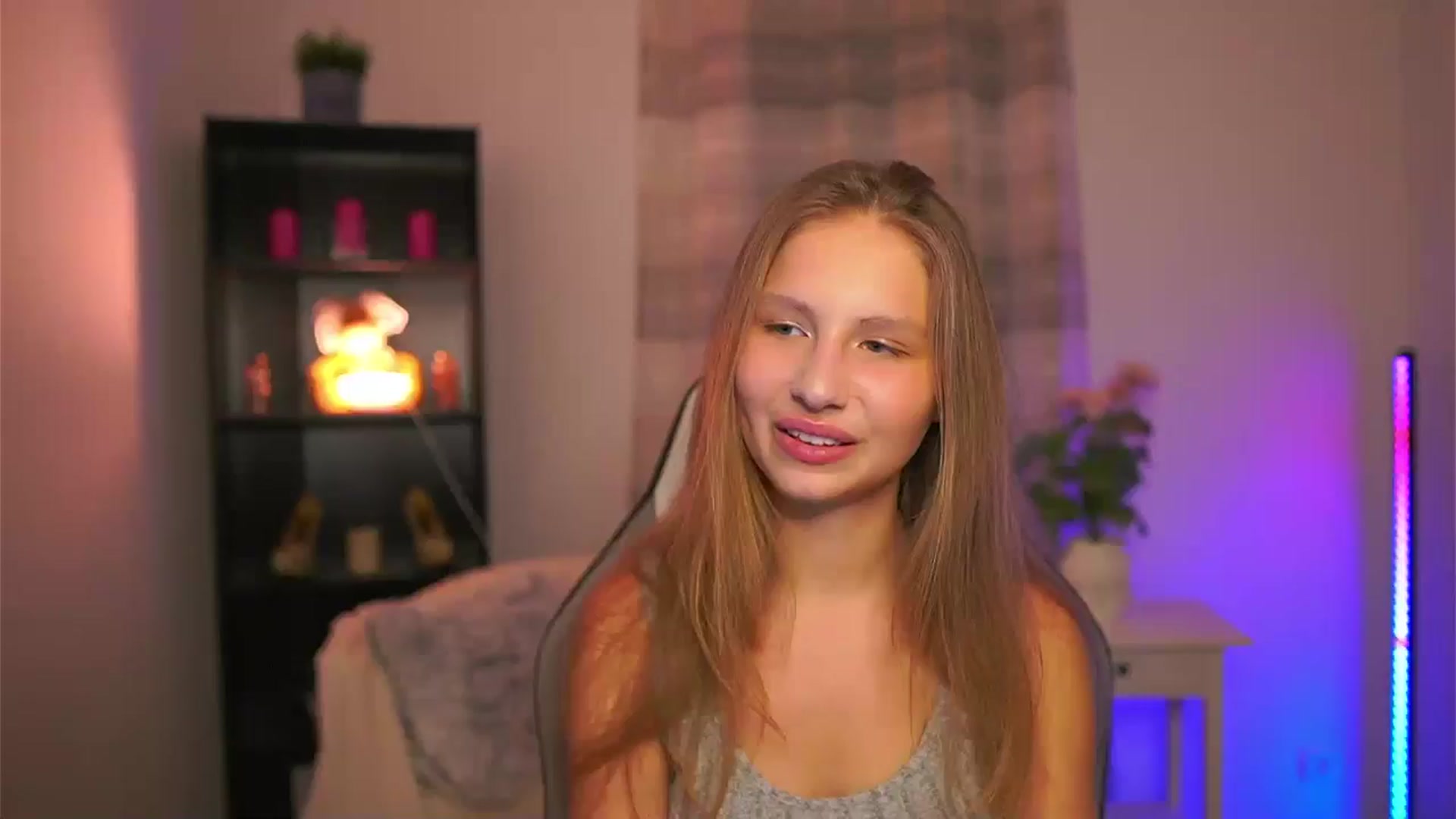 Gallery image thumbnail from Emmie_murray's myfreecams stream on, 01/16/2026, 20:42 image 13 of 20