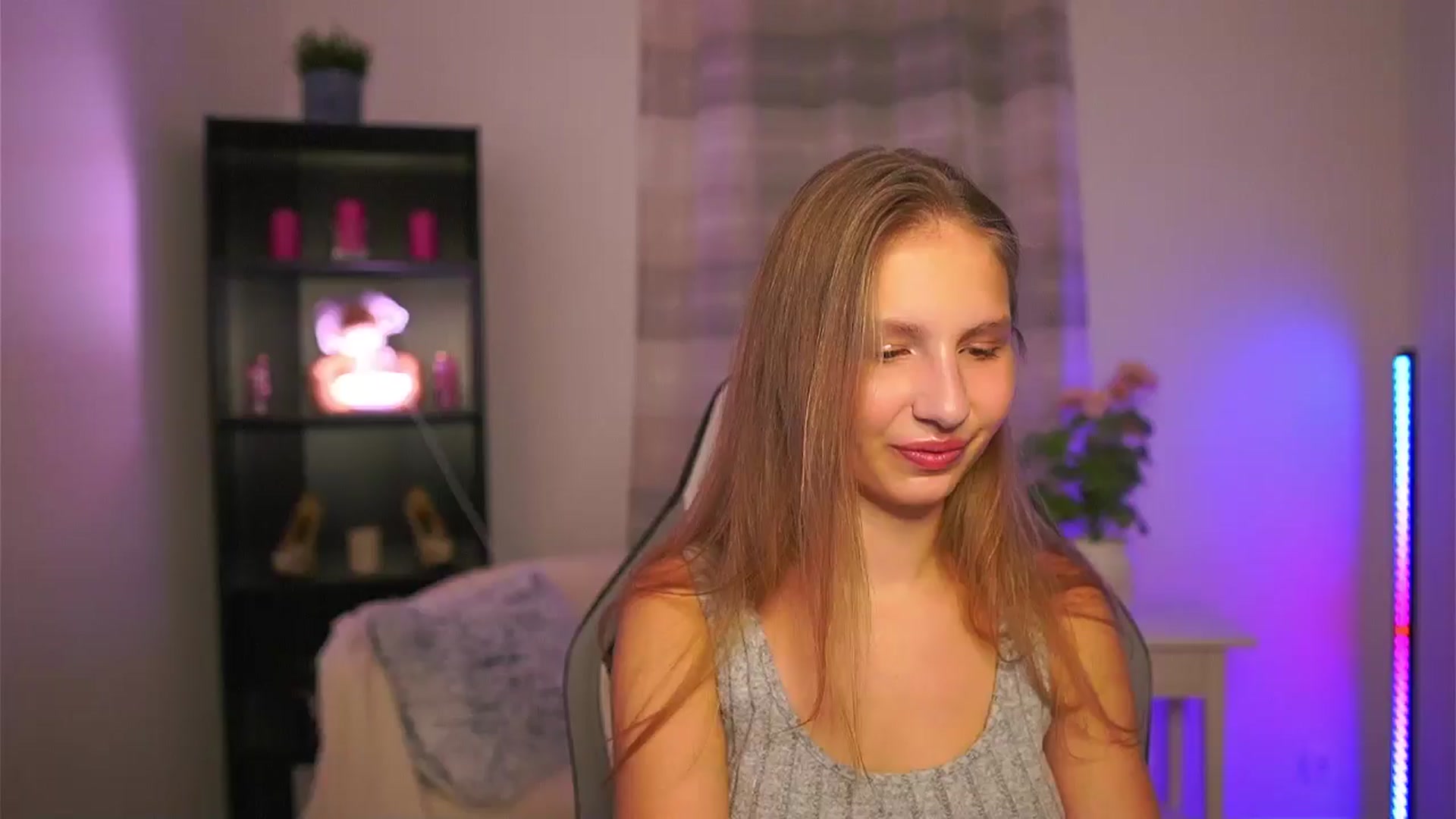 Gallery image thumbnail from Emmie_murray's myfreecams stream on, 01/16/2026, 20:42 image 2 of 20
