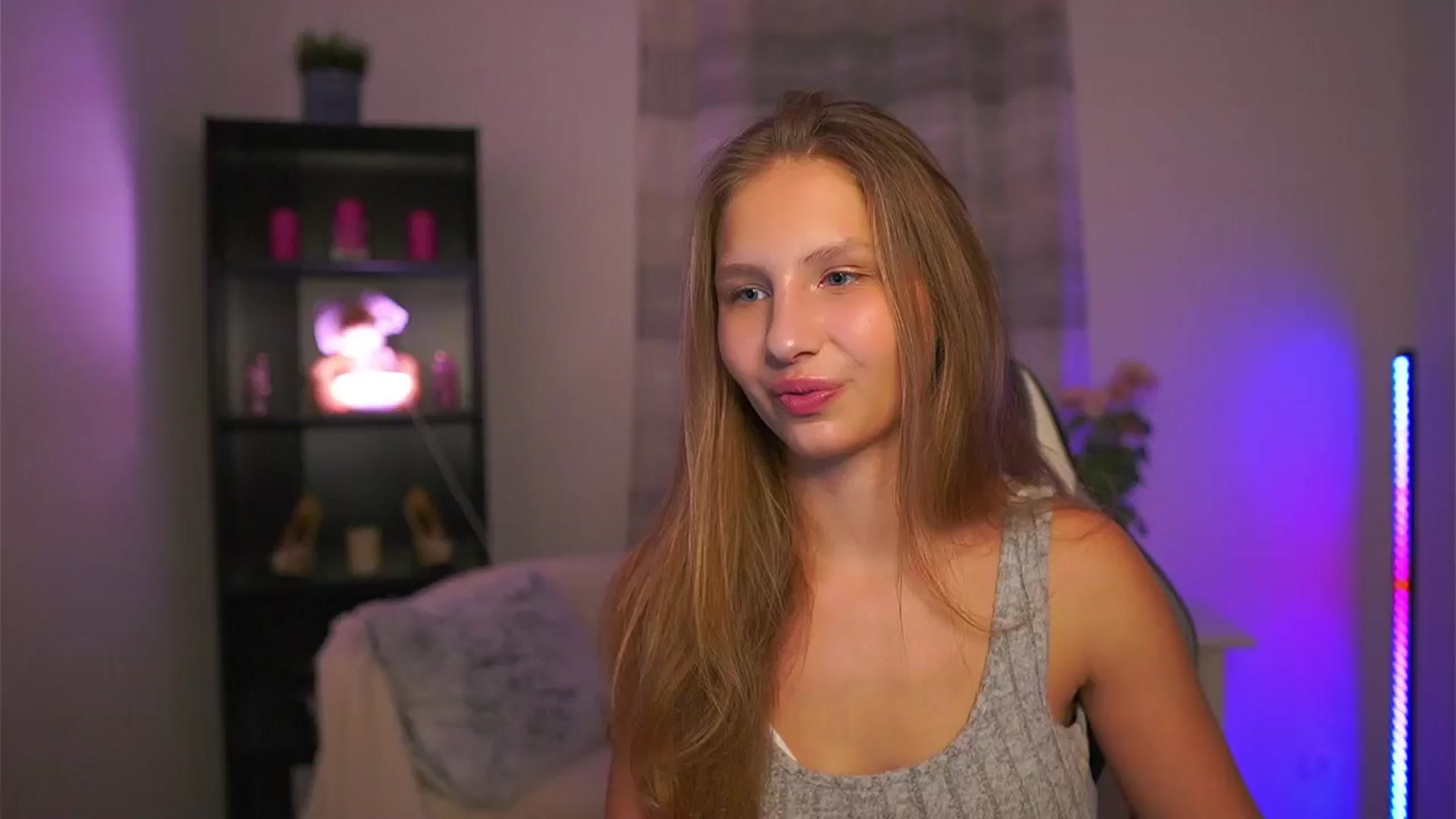 Gallery image thumbnail from Emmie_murray's myfreecams stream on, 01/16/2026, 20:42 image 9 of 20