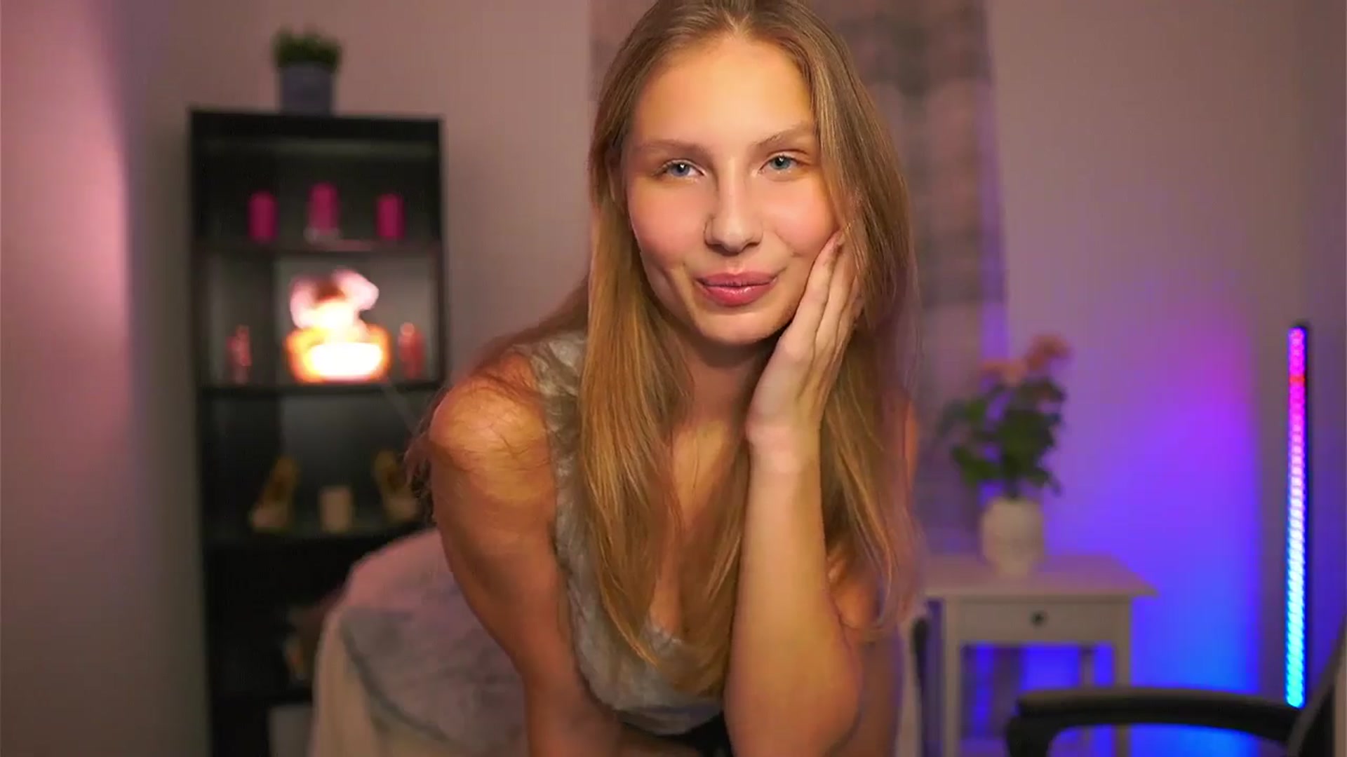 Gallery image thumbnail from Emmie_murray's myfreecams stream on, 01/16/2026, 23:04 image 17 of 20