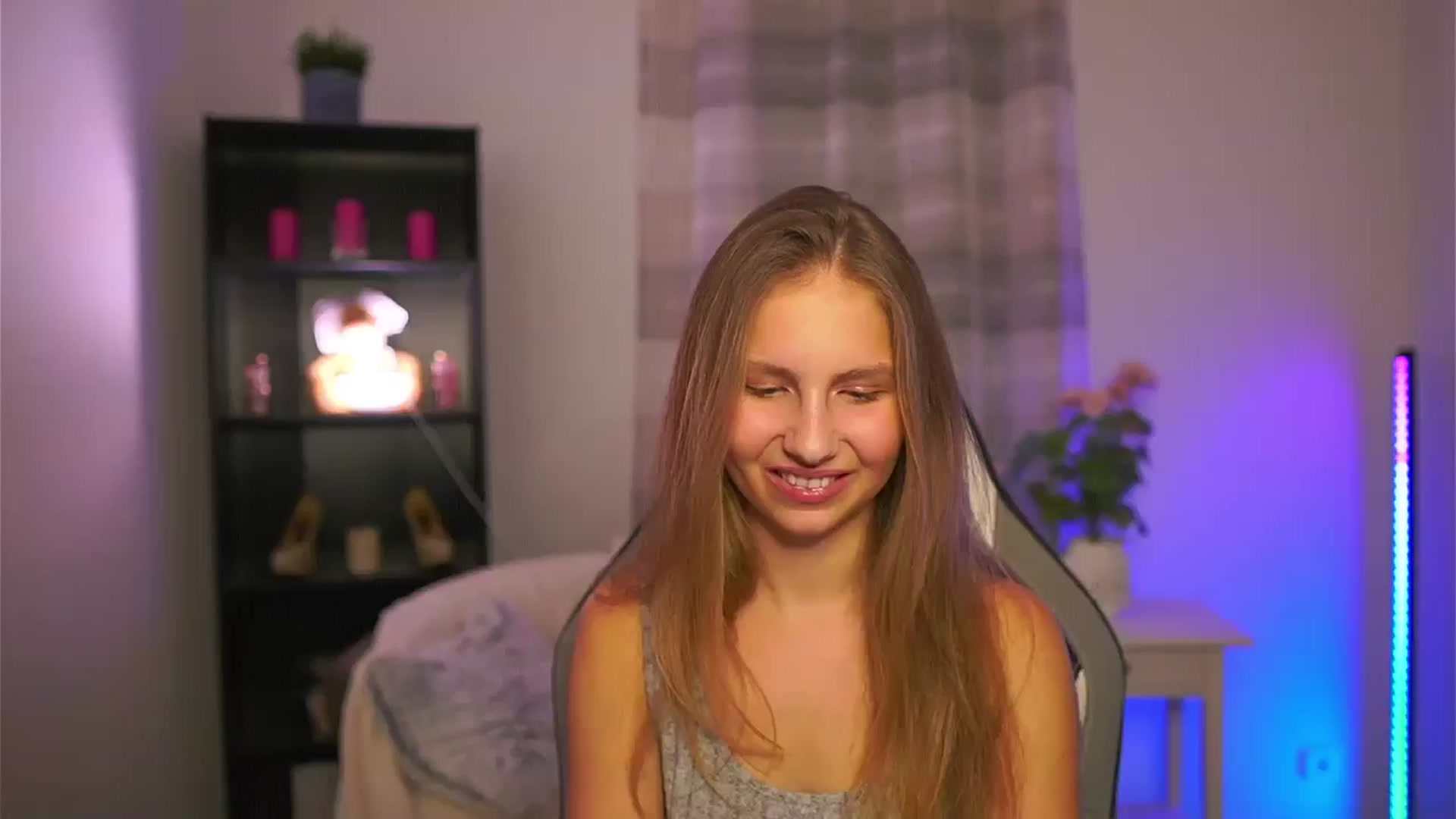 Gallery image thumbnail from Emmie_murray's myfreecams stream on, 01/16/2026, 23:04 image 12 of 20