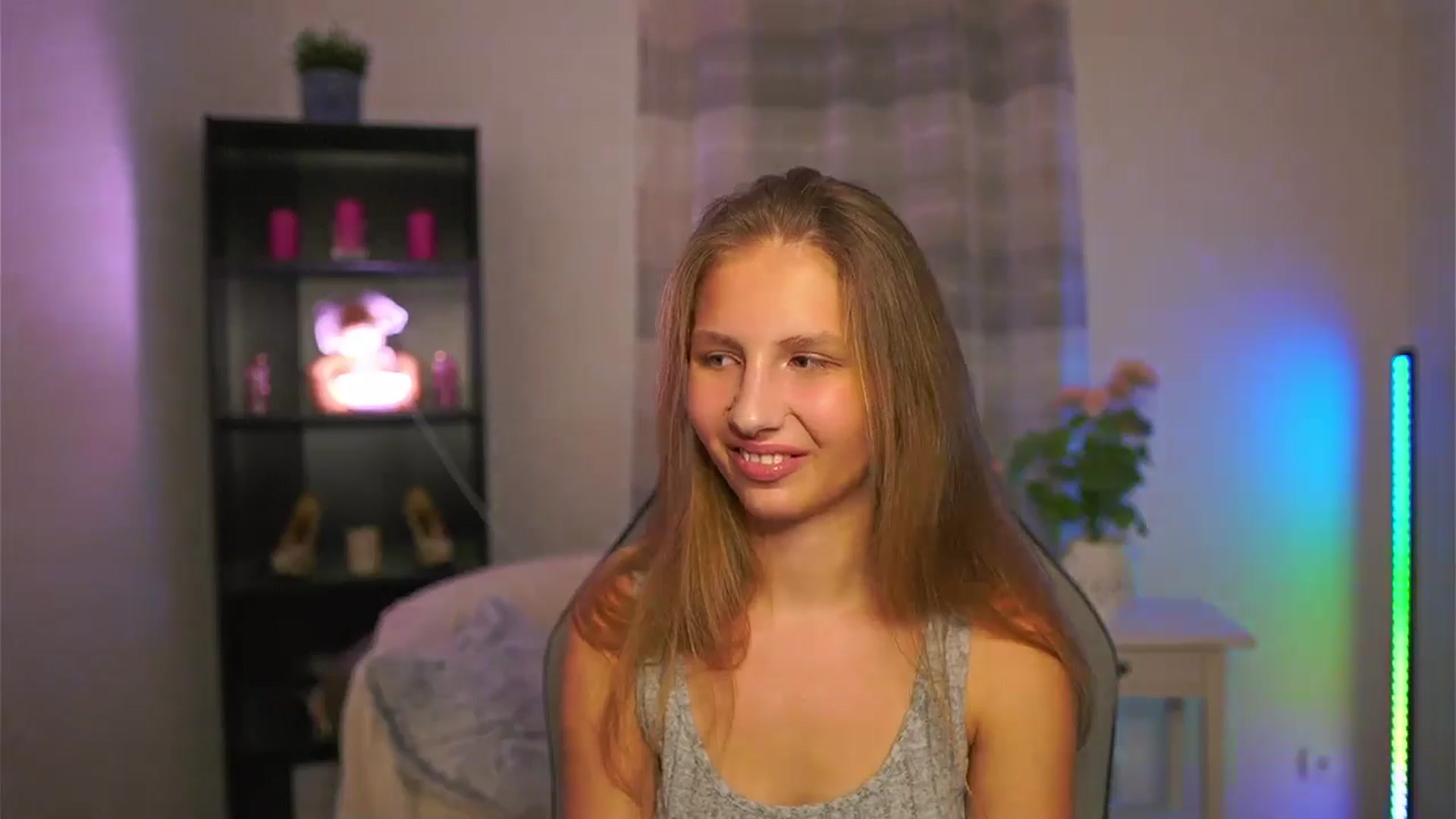 Gallery image thumbnail from Emmie_murray's myfreecams stream on, 01/16/2026, 23:04 image 13 of 20