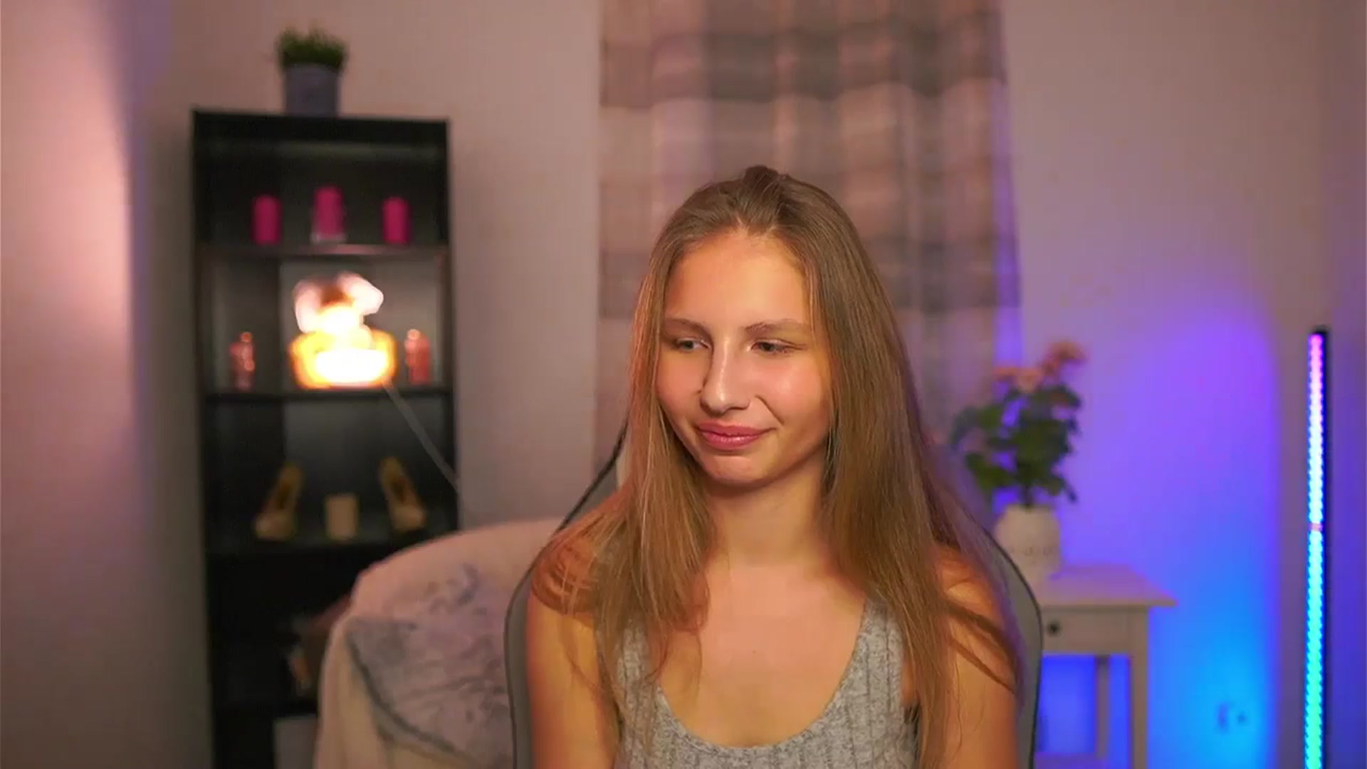 Gallery image thumbnail from Emmie_murray's myfreecams stream on, 01/16/2026, 23:04 image 14 of 20