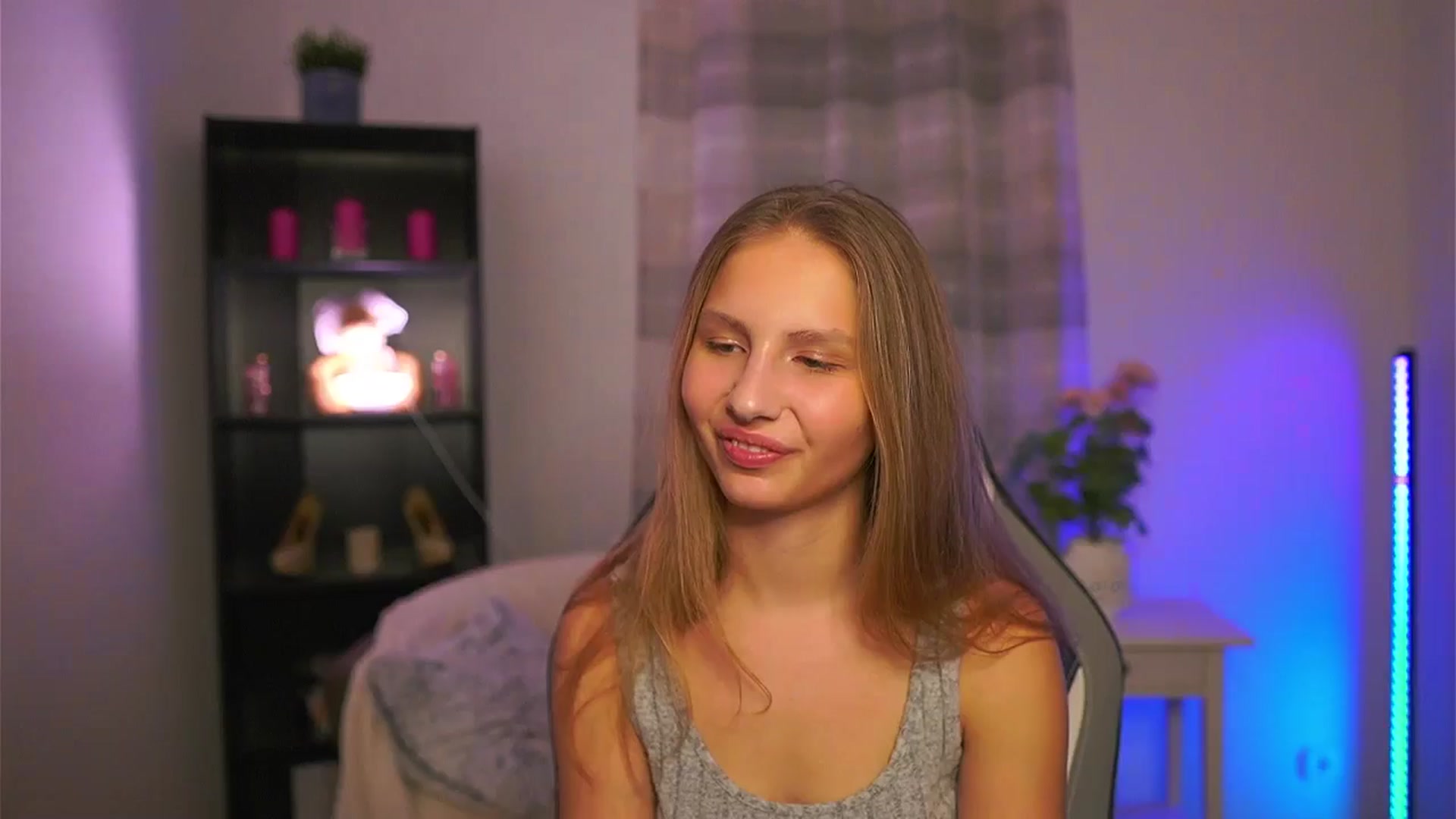Gallery image thumbnail from Emmie_murray's myfreecams stream on, 01/16/2026, 23:04 image 9 of 20