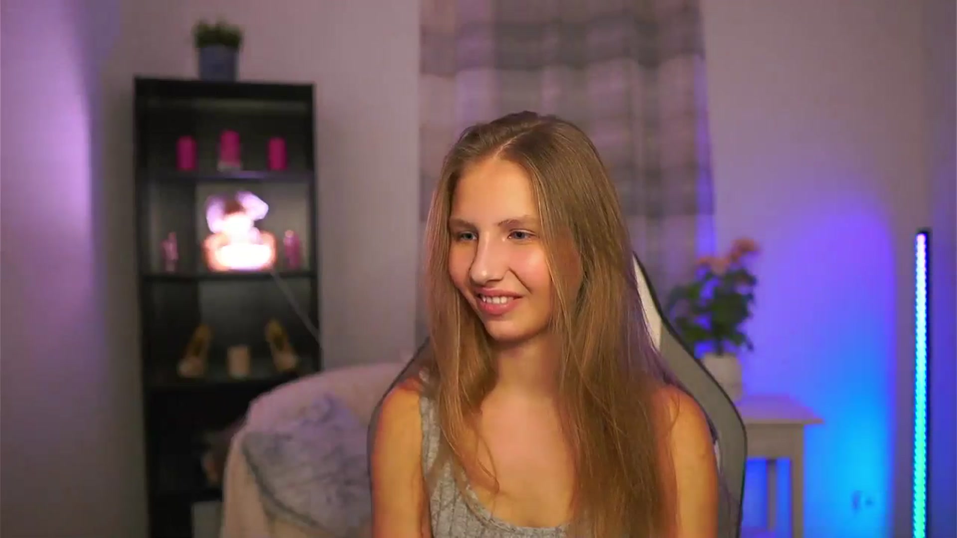 Gallery image thumbnail from Emmie_murray's myfreecams stream on, 01/16/2026, 23:04 image 11 of 20