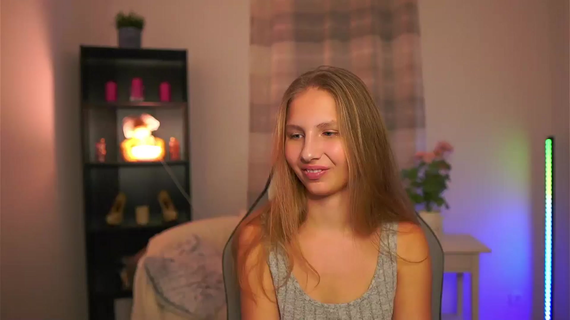 Gallery image thumbnail from Emmie_murray's myfreecams stream on, 01/16/2026, 23:04 image 8 of 20