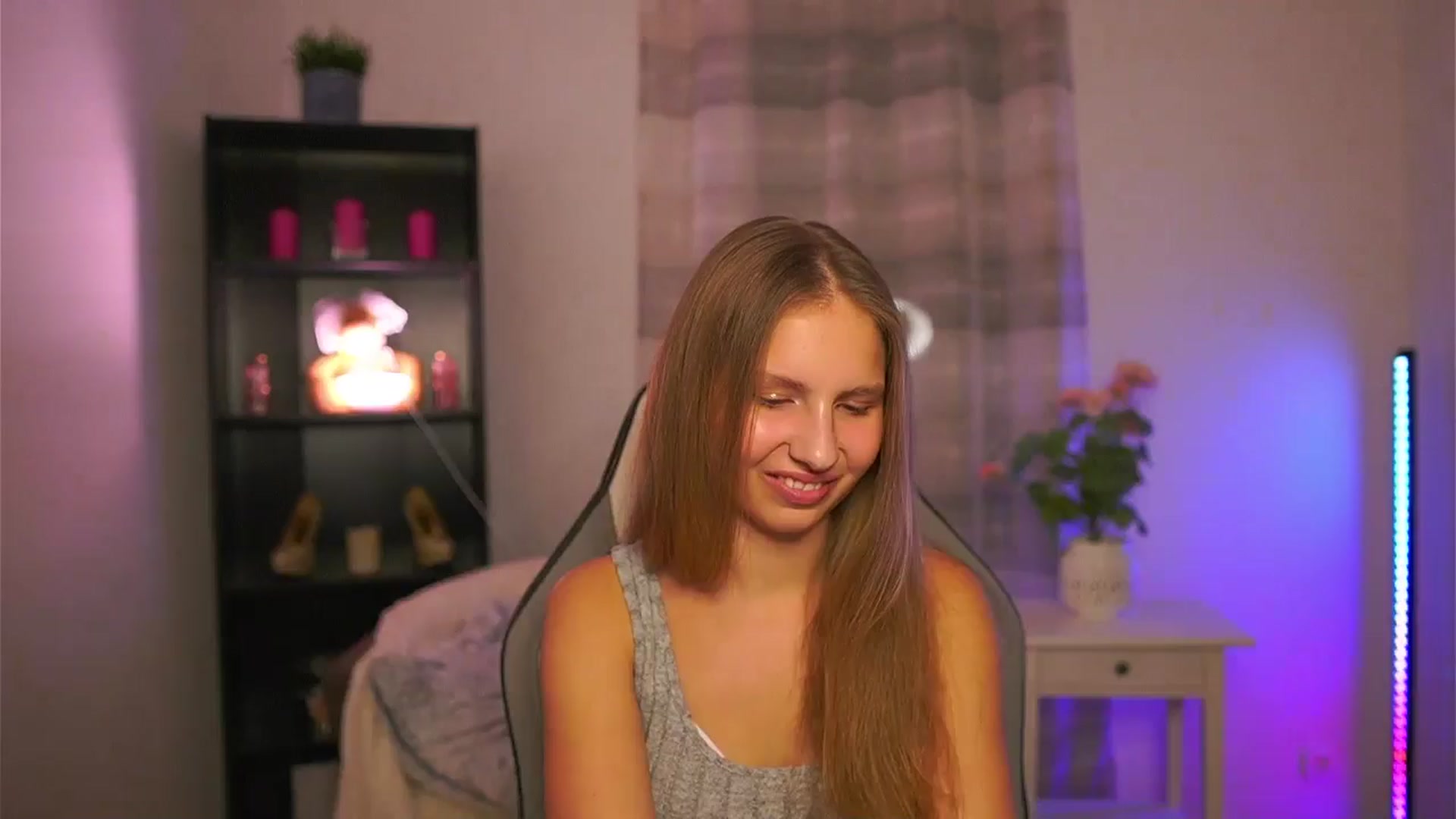 Gallery image thumbnail from Emmie_murray's myfreecams stream on, 01/16/2026, 23:55 image 2 of 20