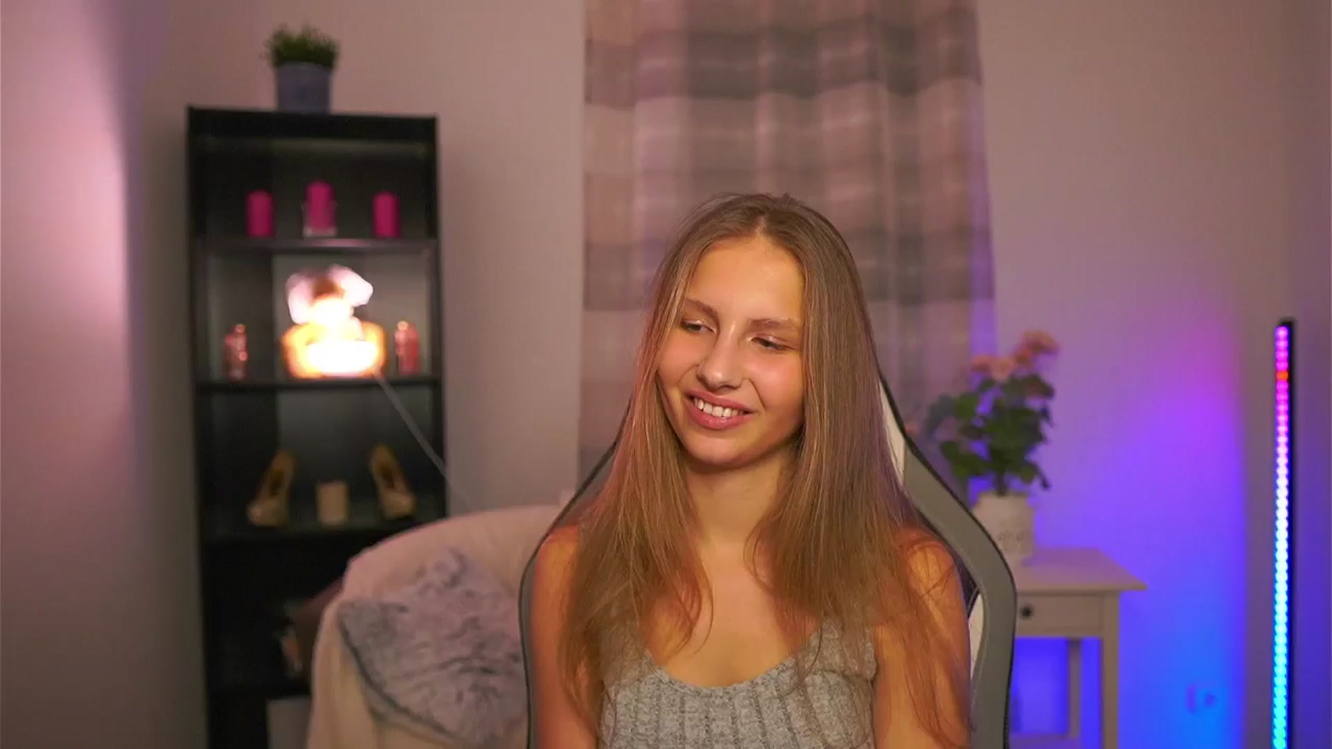 Gallery image thumbnail from Emmie_murray's myfreecams stream on, 01/16/2026, 23:55 image 10 of 20