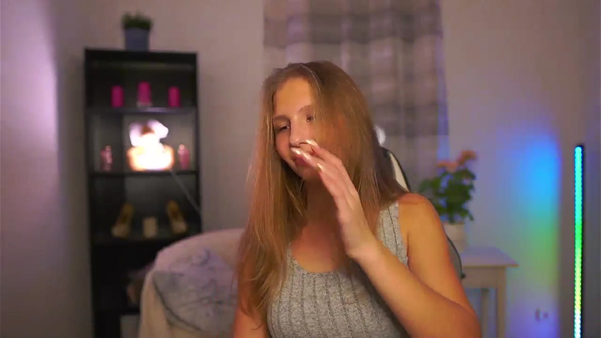 Gallery image thumbnail from Emmie_murray's myfreecams stream on, 01/16/2026, 23:55 image 20 of 20