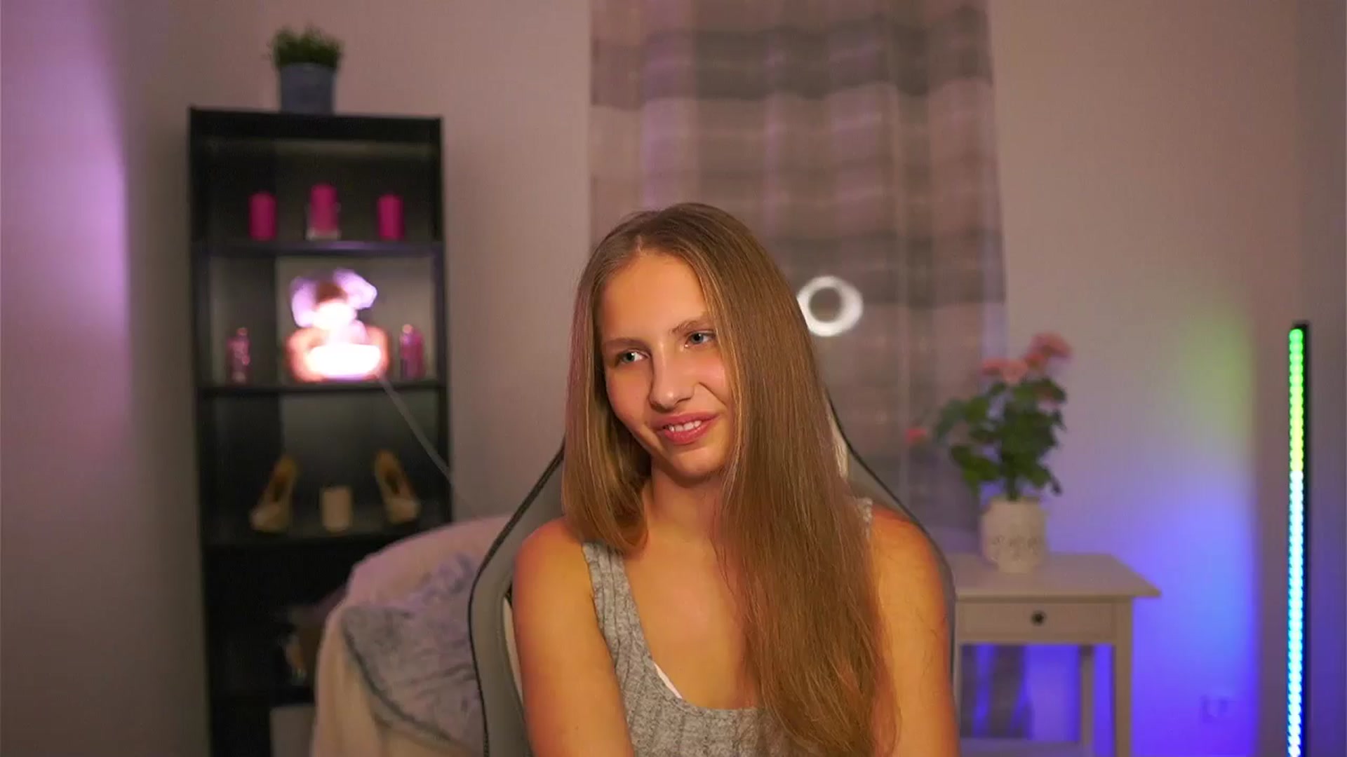 Gallery image thumbnail from Emmie_murray's myfreecams stream on, 01/16/2026, 23:55 image 1 of 20